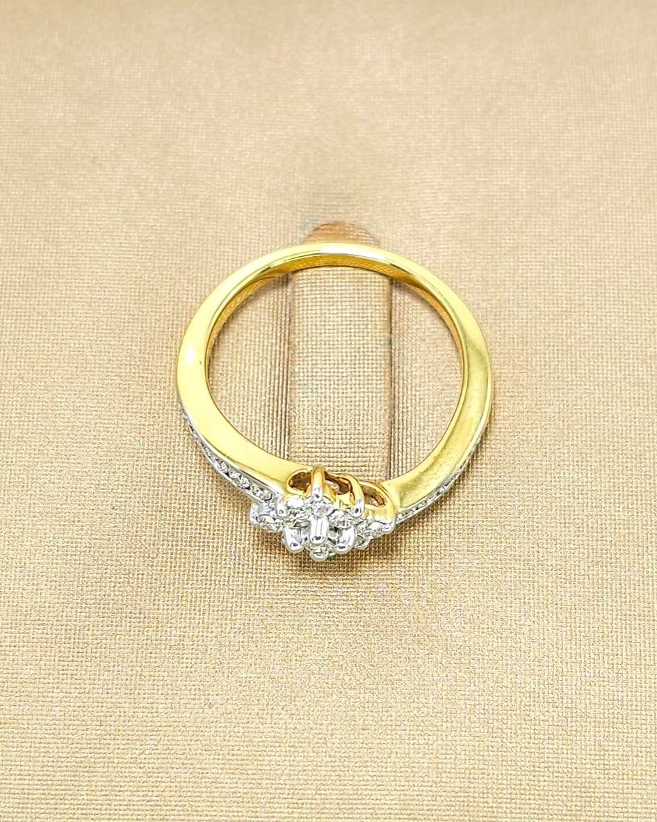 🚫ปิดการขาย(SoIdOut)🚫แหวนทองคำ 18K Jubilee เพชรเกสร 3 ตัง 9 เม็ด 1.58 ตัง 12 เม็ด รวม 46 ตัง น้ำ 96-98 ความสะอาด vvs ไซส์ 52 น้ำหนัก 3.43 กรัม ราคา 13200.-(Net)