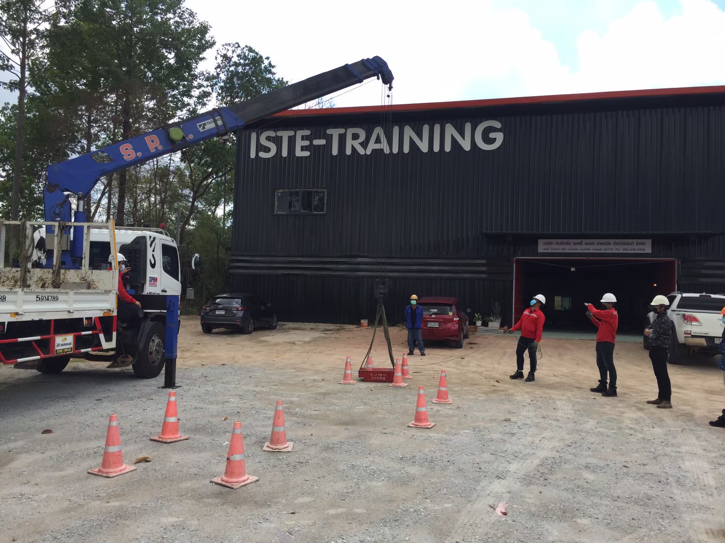 อบรมหลักสูตรเครน 4 ผู้ หลักสูตร ผู้บังคับปั้นจั่น ผู้ให้สัญญาณแก่ผู้บังคับปั้นจั่น ผู้ยึดเกาะวัสดุ และผู้ควบคุมการใช้ปั้นจั่น สำหรับปั้นจั่นชนิดเคลื่อนที่ กฎหมายใหม่ อบรม Public บาท / ท่าน อบรมเครนหลักสูตร ภาษาอังกฤษ