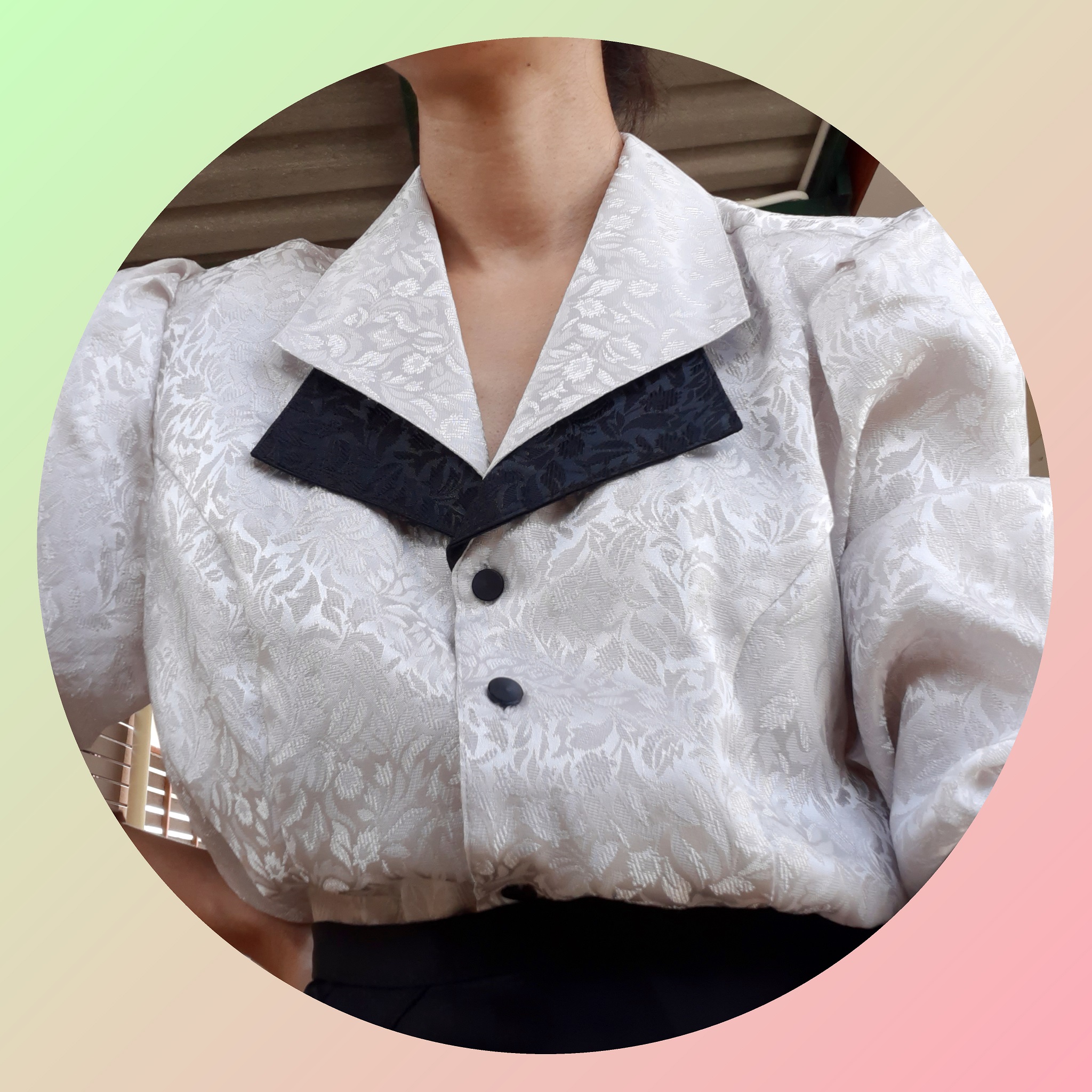 เสื้อเชิ้ตทรงสูทสีขาวมุก
