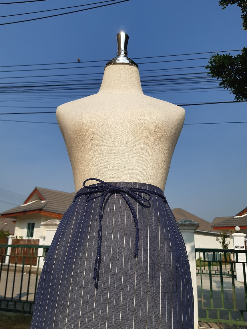 กระโปรงยาวลายทางสีน้ำเงิน