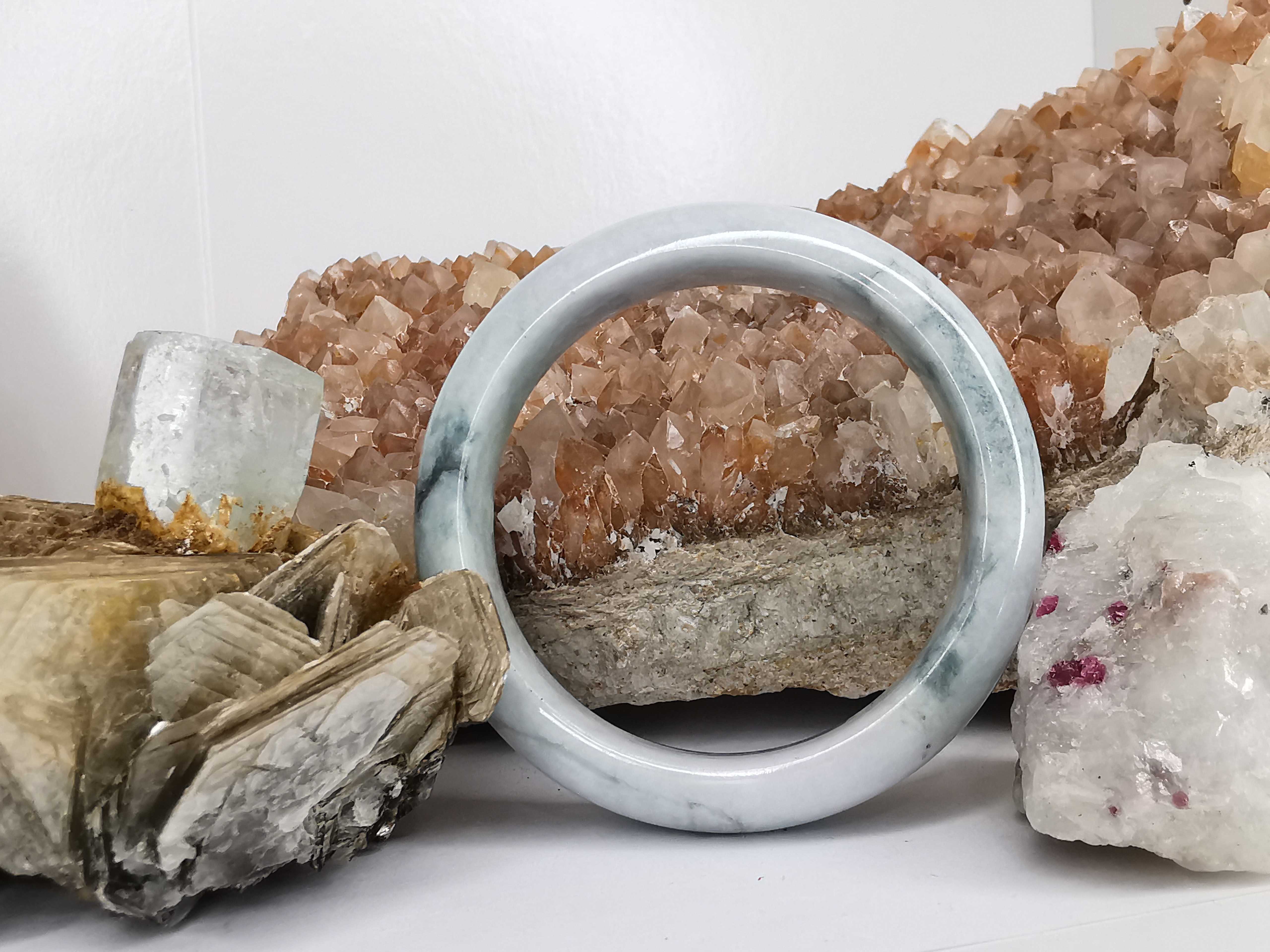 Green White Bangle กำไลหยกเจไดต์แท้ Diameter/ เส้นผ่านศูนย์กลางด้านใน 55 mm.