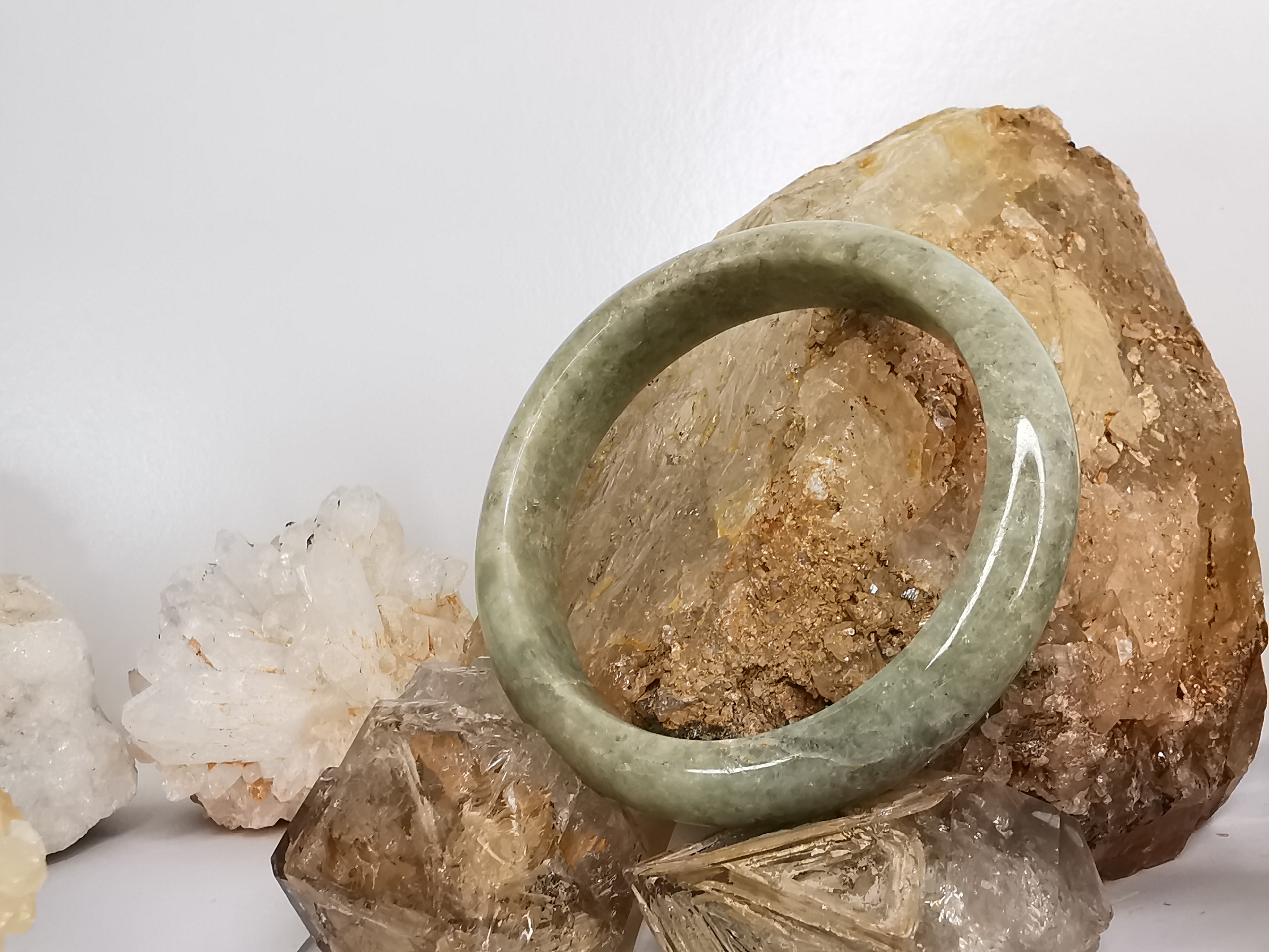 Green Yellow Jade Bangle กำไลหยกเจไดต์แท้ Diameter/ เส้นผ่านศูนย์กลางด้านใน 57 mm.