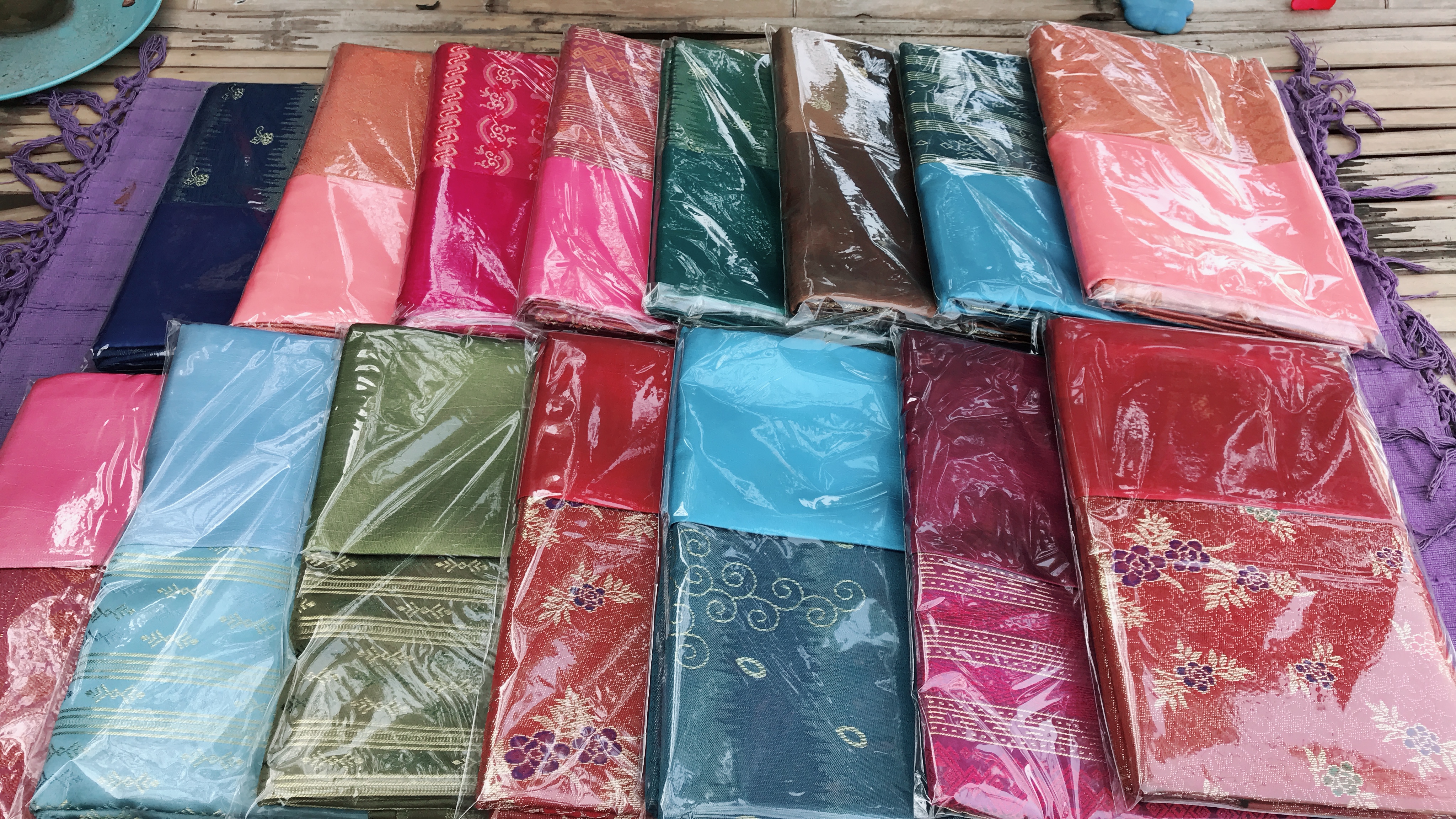 ผ้าฝ้ายผสมยกดอก