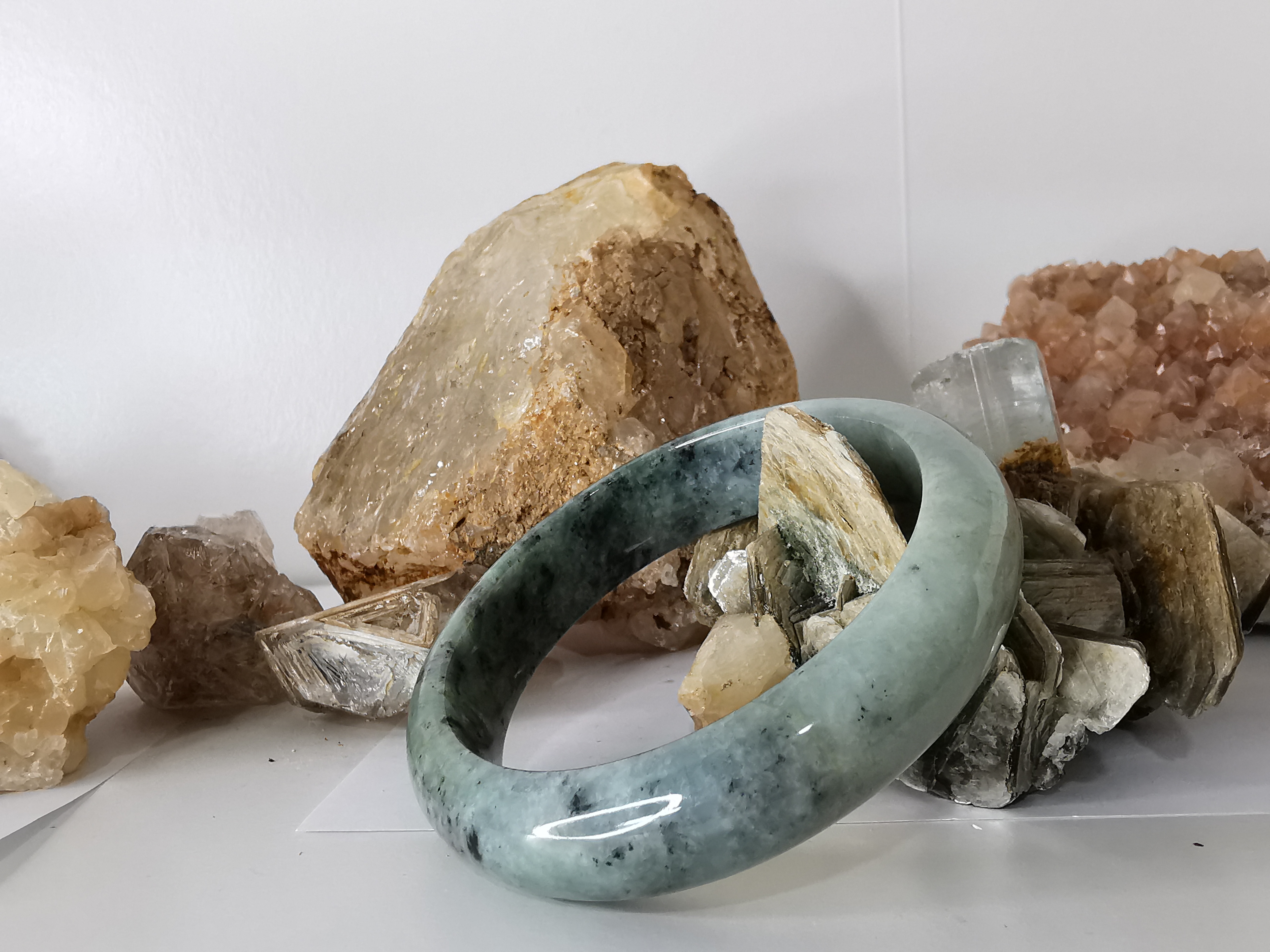 Green Grey Bangle กำไลหยกเจไดต์แท้ Diameter/ เส้นผ่านศูนย์กลางด้านใน 63 mm.