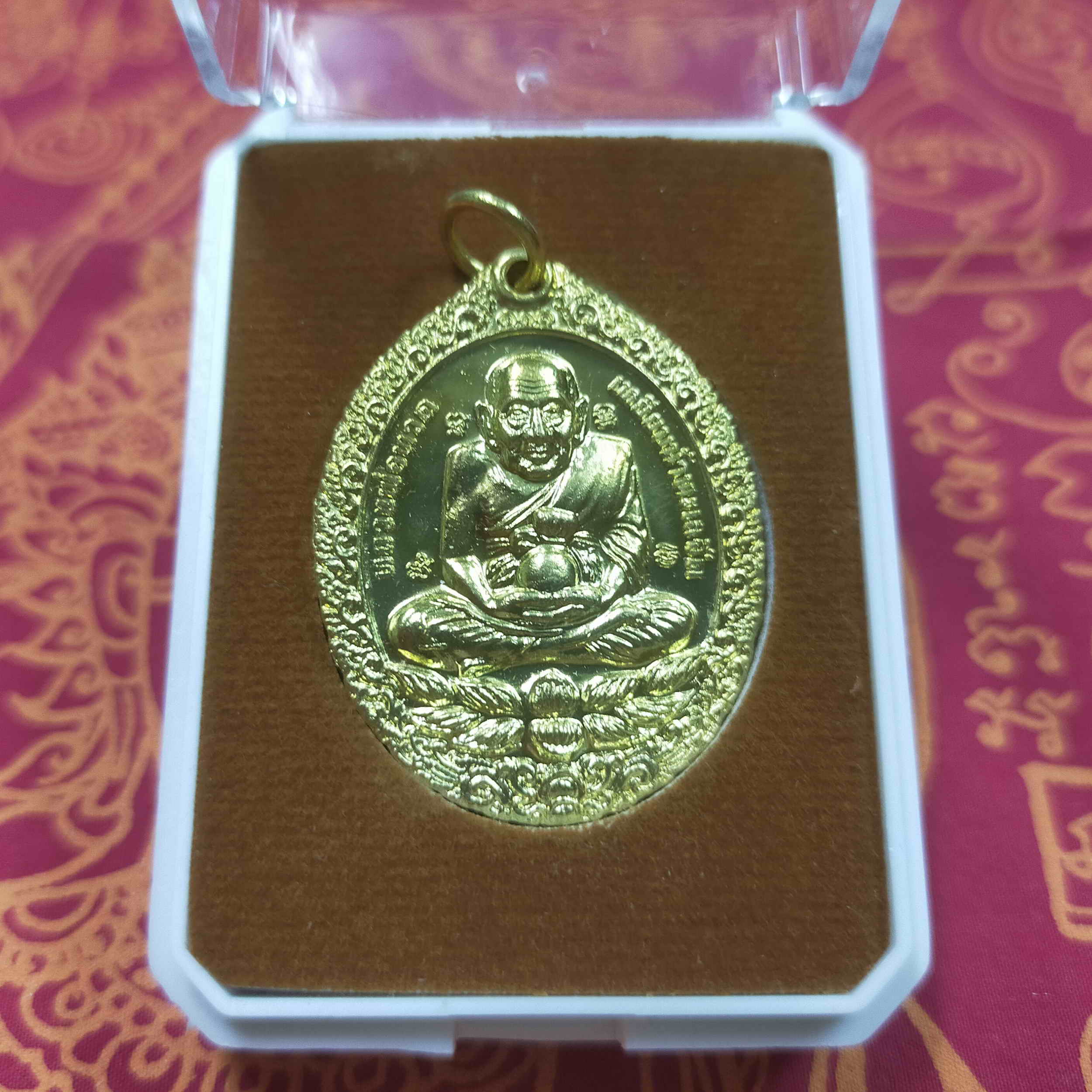 หลวงปู่ทวด เหยียบน้ำทะเลจืด วัดพระมหาธาตุฯ นครศรีธรรมราช เหรียญรูปไข่ รุ่นเปิดโลกเศรษฐี ปี2558 เนื้อทองระฆัง กล่องเดิม พระแท้ วัตถุมงคลดี โดย sukpra (ศุขพระ)
