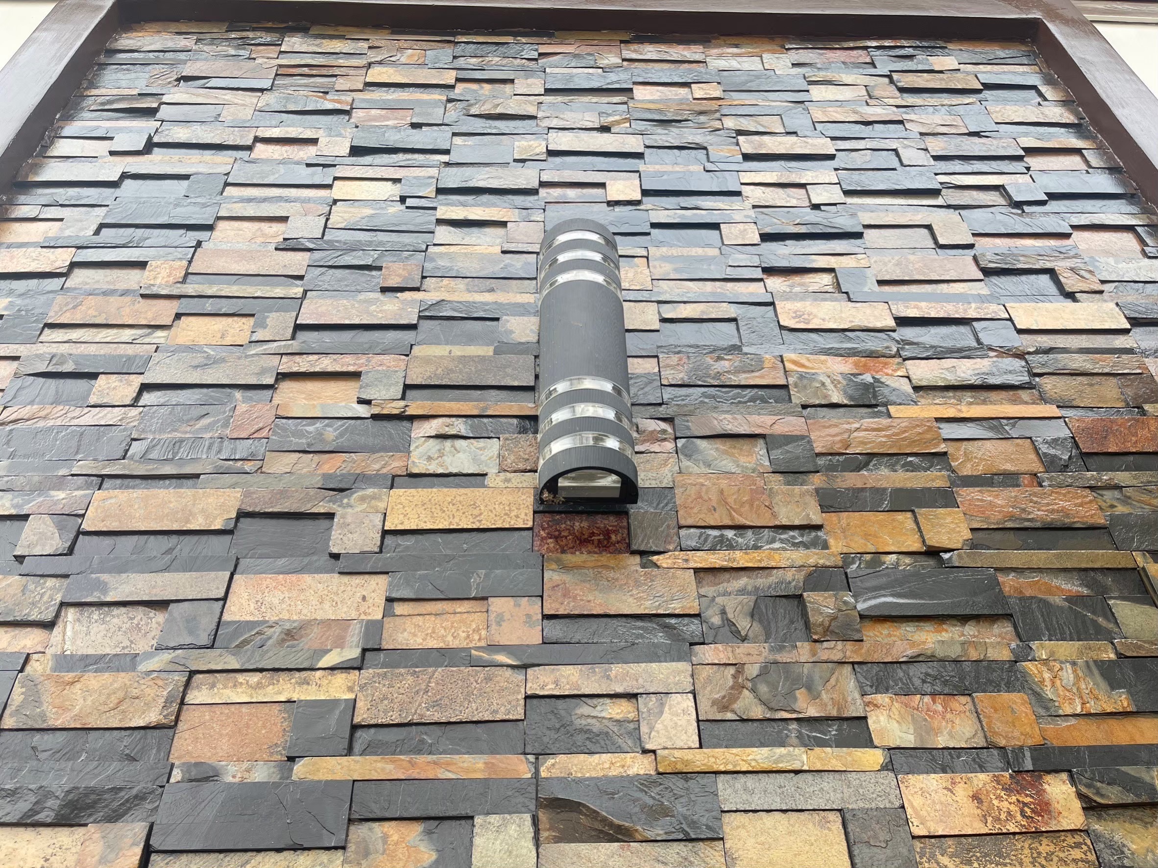 หินกาบจิ๊กซอว์สีลายสนิม แบบ 7 ชิ้น ขนาดแผ่น 10x30 ซม. ผลิตจากหินธรรมชาติแท้ 100 เปอร์เซ็นต์