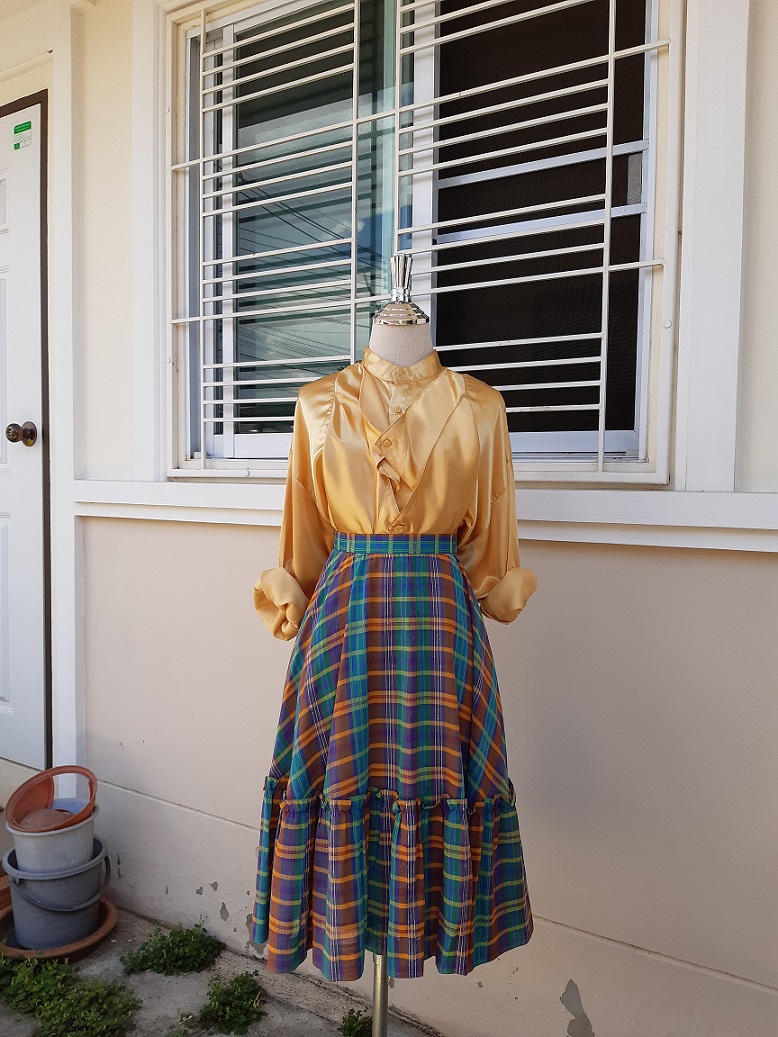 กระโปรงลายสก๊อตสีสดใส