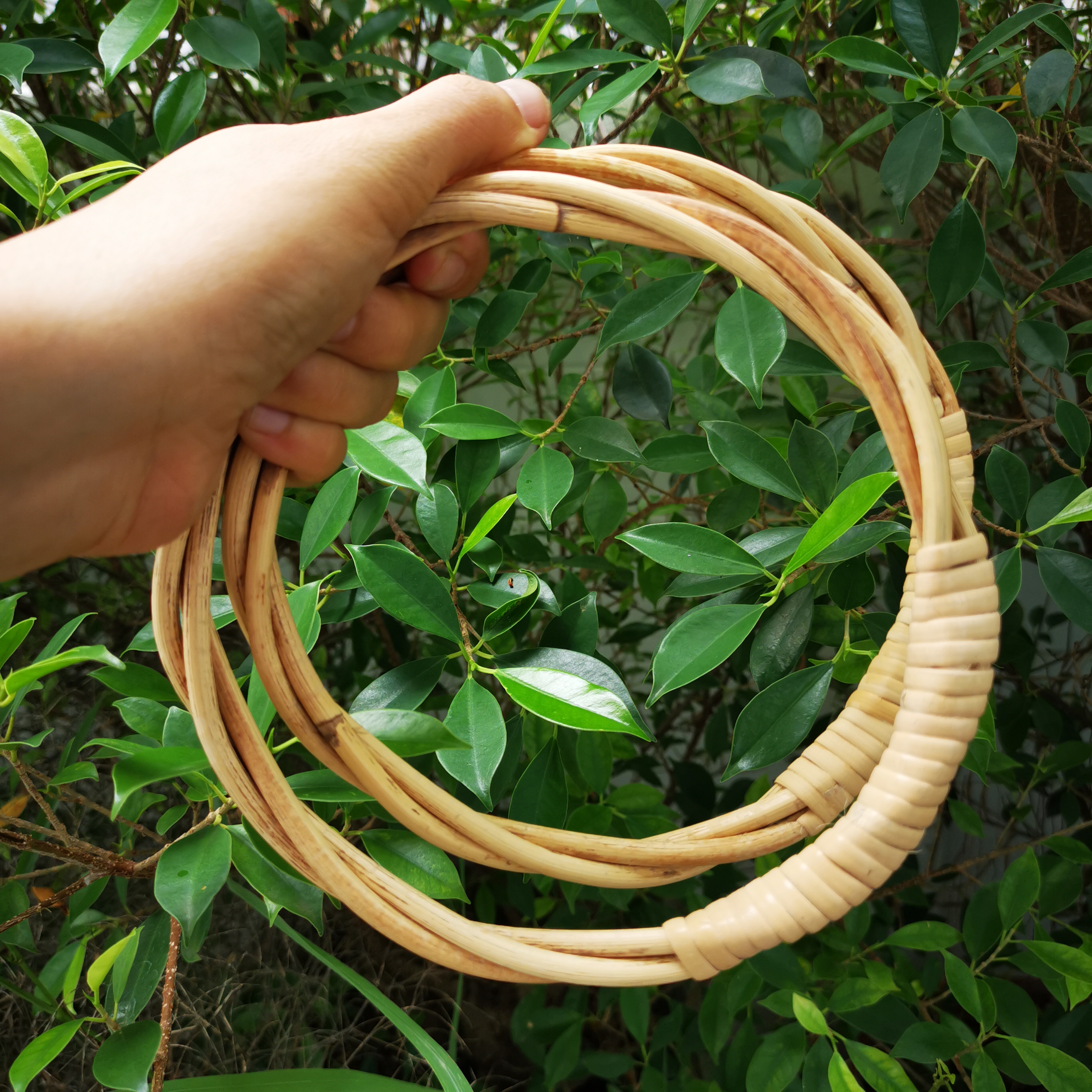 MW-22 หูหวายทรงกลมบิดเกลียว-สีธรรมชาติ 17x17 cm.