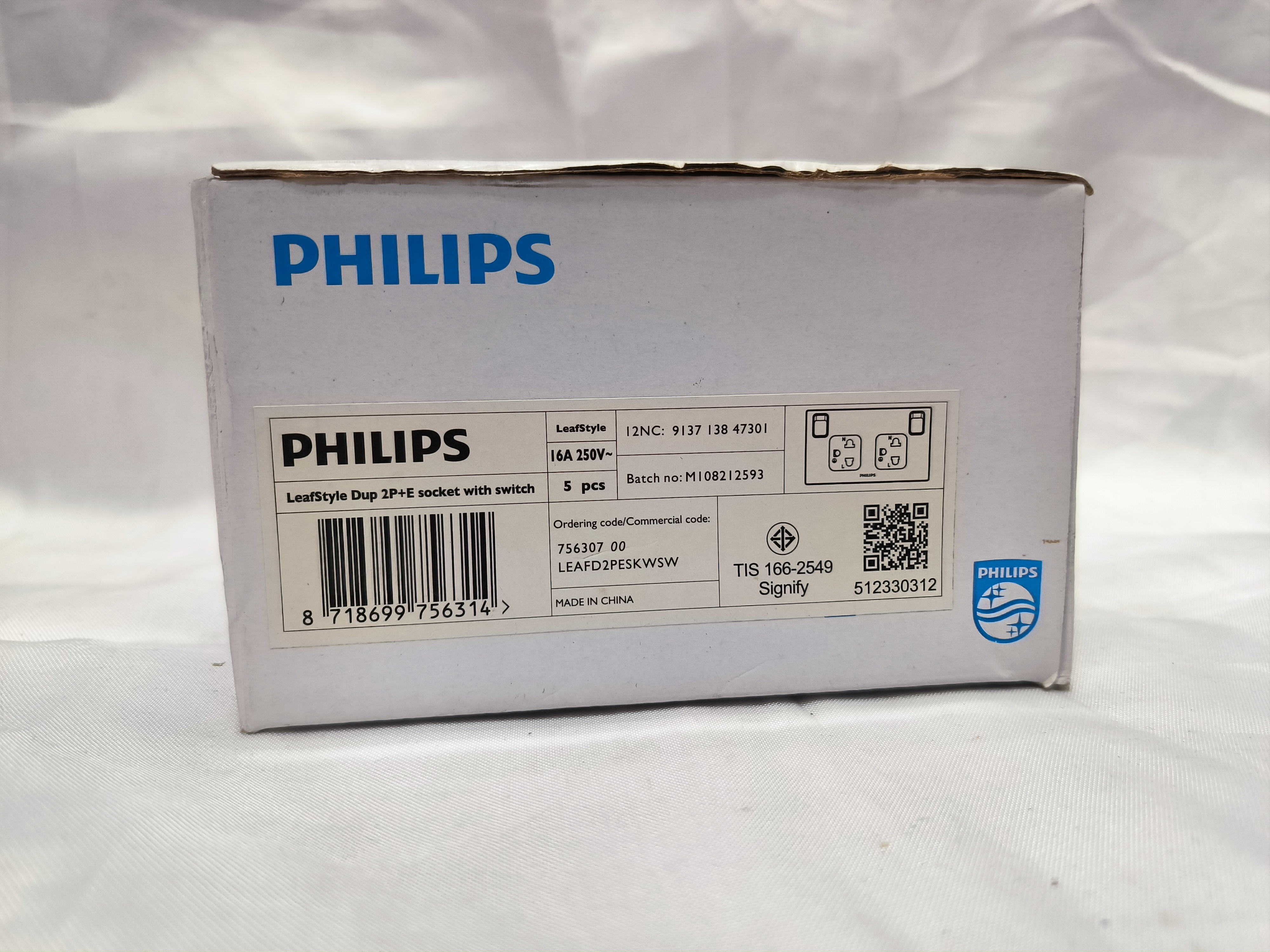 Philips Set ชุดเต้ารับกราวน์คู่ สวิตซ์คุม เปิด-ปิดไฟ สีขาวหรือดำ สีดำ ปลั๊กไฟมีสวิตซ์ ฟิลลิป์ ปลักไฟมีสวิทซ์