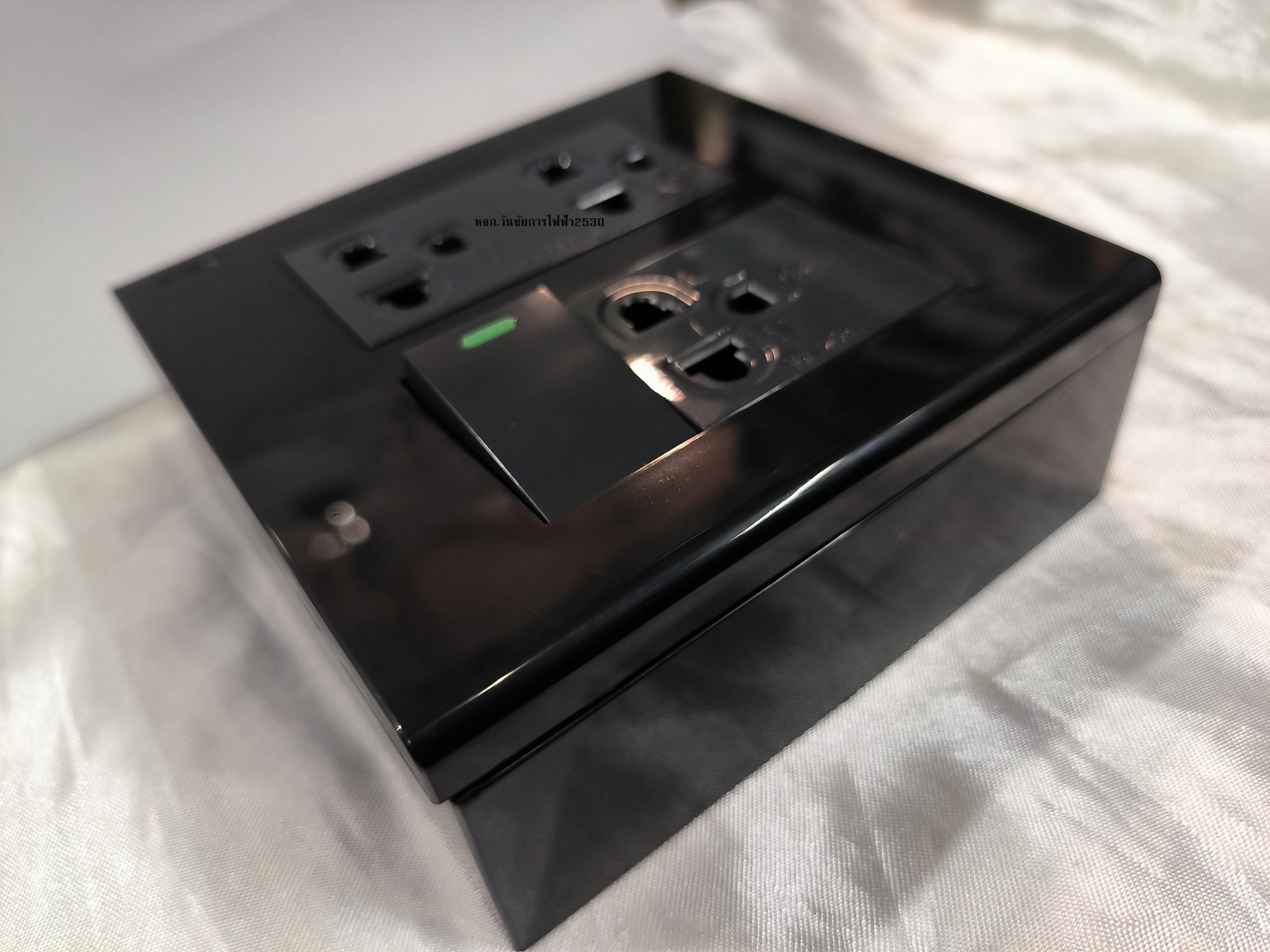 Nano ชุดปลั้กไฟสี3 กราว์ลงดิน ครบชุด ชุดสวิตซ์ ปลั๊ก 4X4 กราวคู่ 1กราวเดี่ยว1 สวิตซ์1 สีดำ BLACK