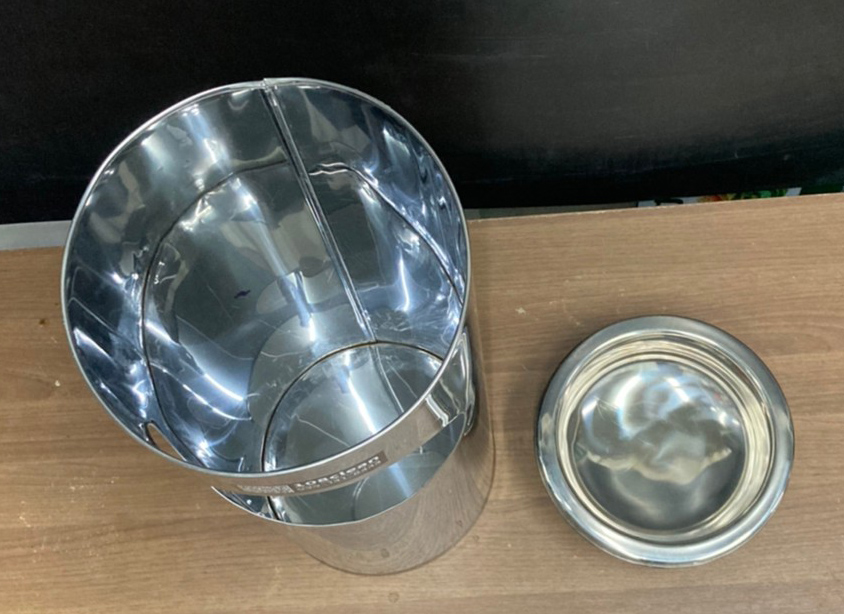 ถังขยะสแตนเลส พร้อมที่เขี่ยบุหรี่ ฝาปั๊ม 8"