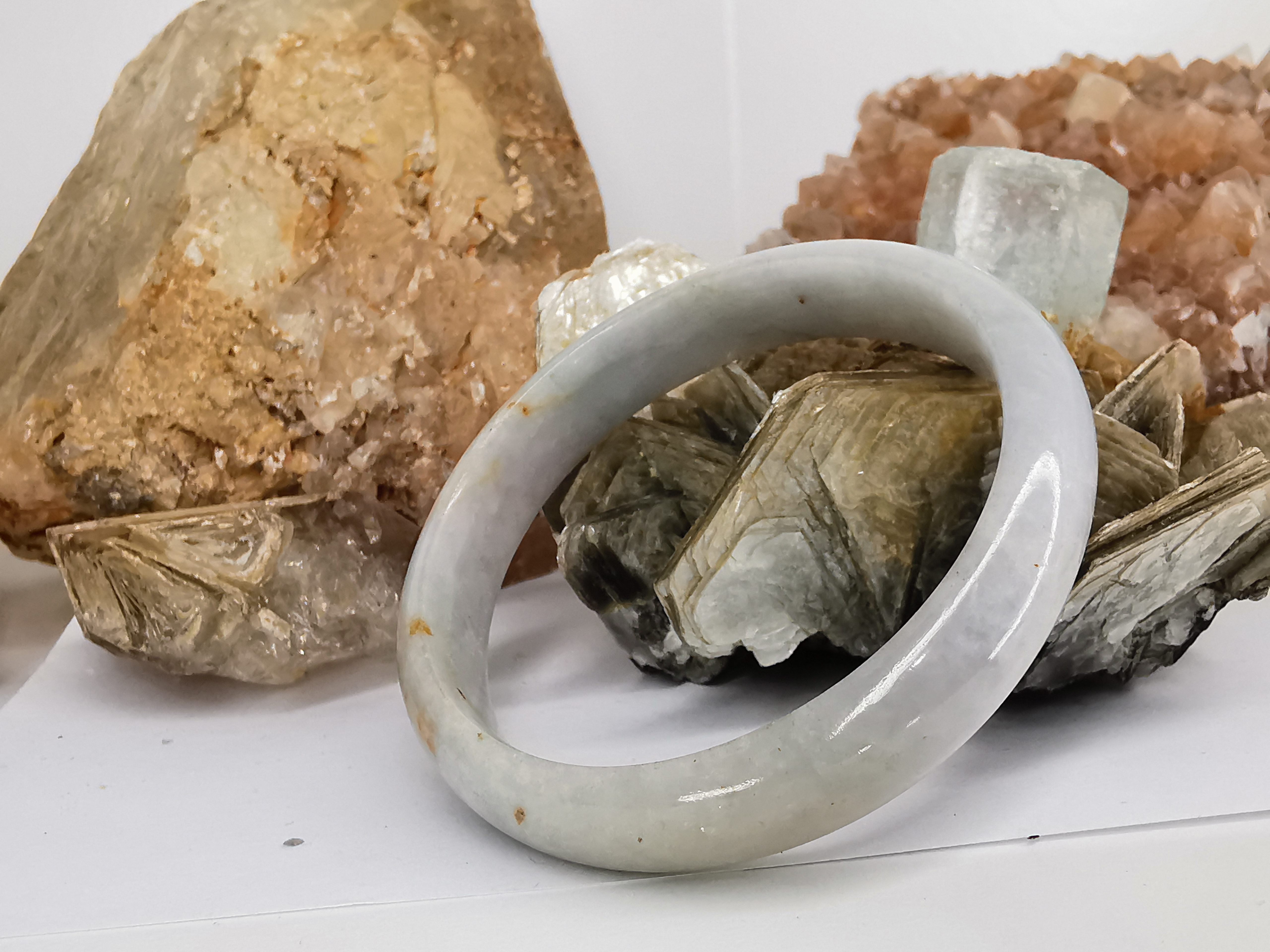 White Green Yellow Jade Bangle กำไลหยกเจไดต์แท้ Diameter/ เส้นผ่านศูนย์กลางด้านใน 56 mm.