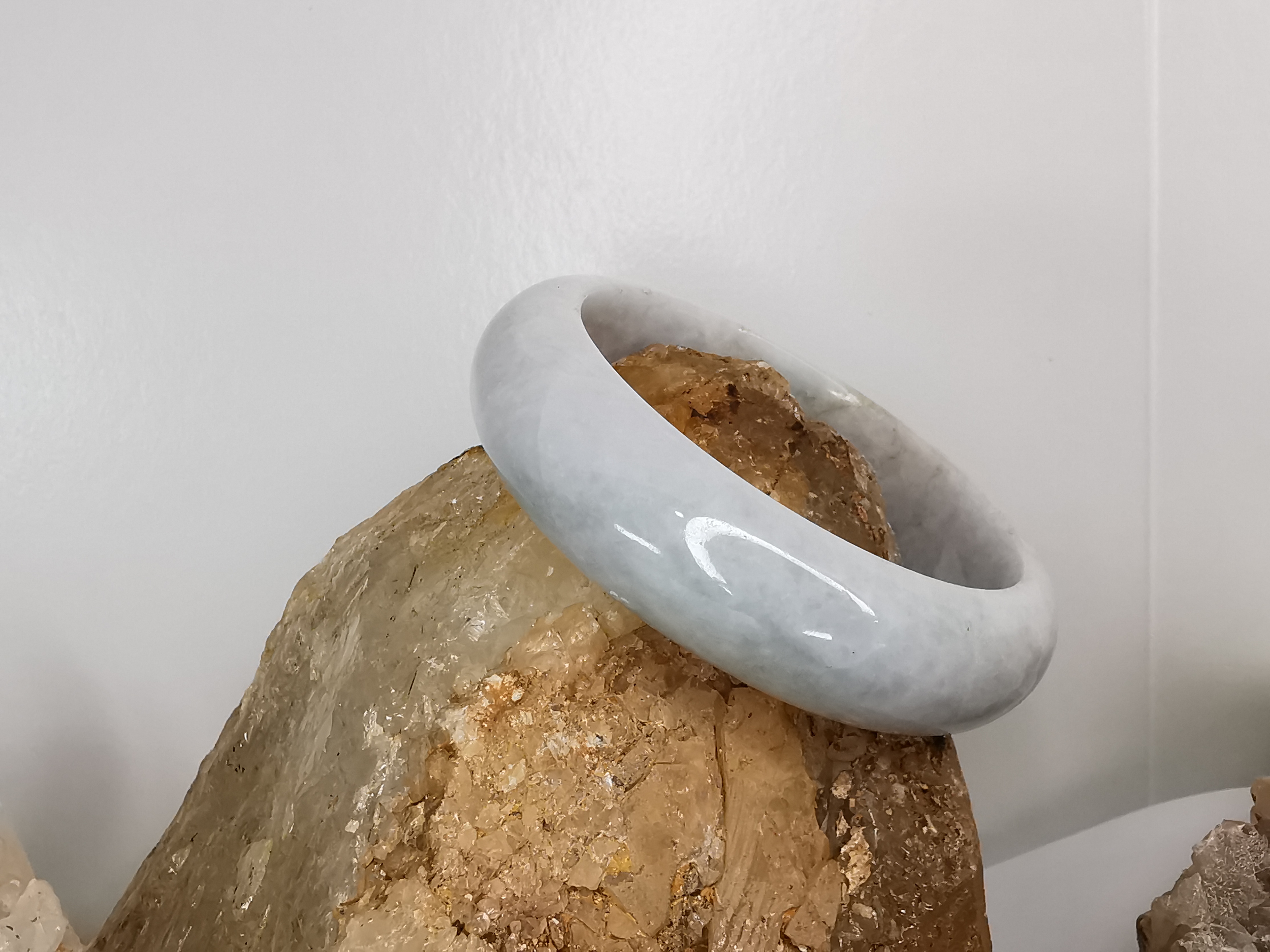 White Green Jade Bangle กำไลหยกเจไดต์แท้ Diameter/ เส้นผ่านศูนย์กลางด้านใน 55 mm.