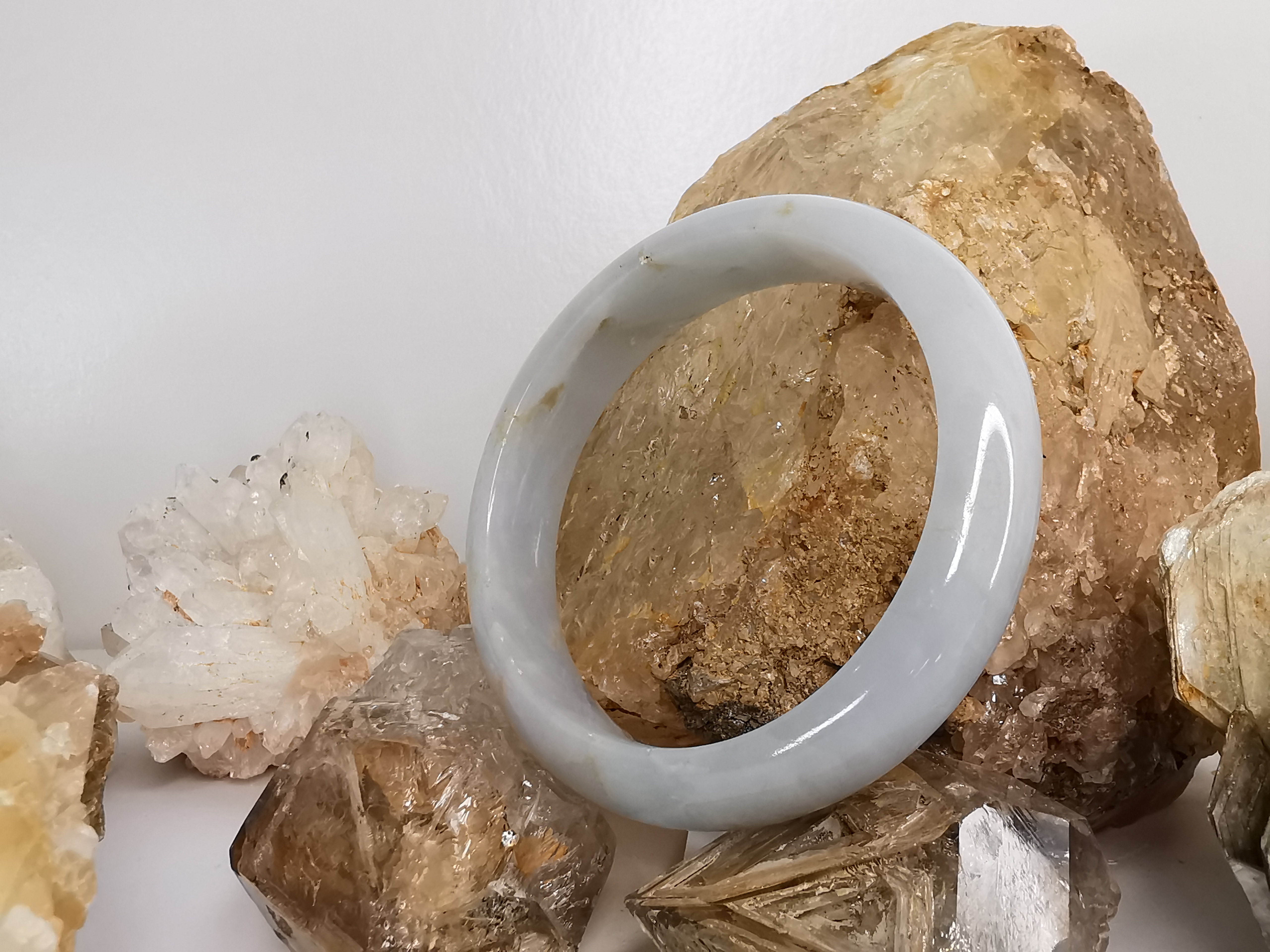 White Green Bangle กำไลหยกเจไดต์แท้ Diameter/ เส้นผ่านศูนย์กลางด้านใน 57 mm.*