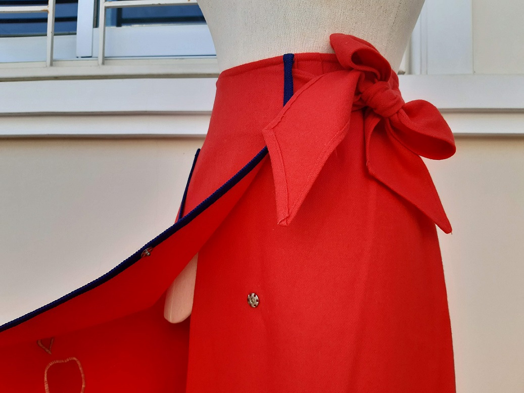 🔥 SALE 50% 🔥 กระโปรงวินเทจทรงป้ายข้างสีแดงลายดอกไม้ (Vintage skirt 70s Pattern)