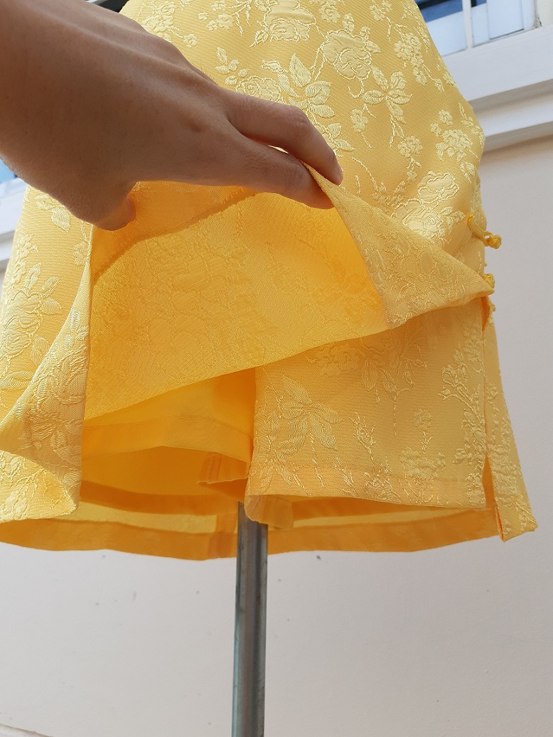 กระโปรงสั้นทรงเอสีเหลือง สไตล์กี่เพ้า