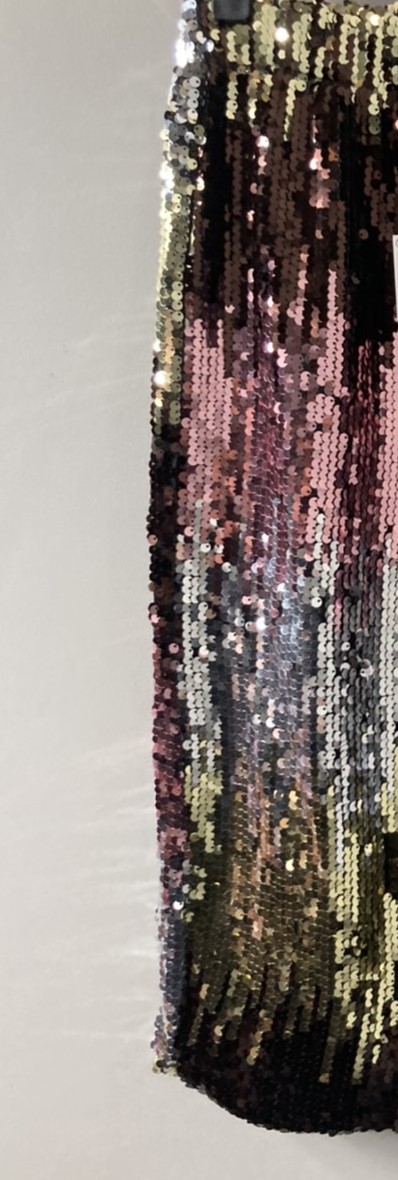 G 210218 กระโปรงเลื่อมลายชมพูเหลือง ราคาเช่า 30 บาท ต่อ 1 วัน