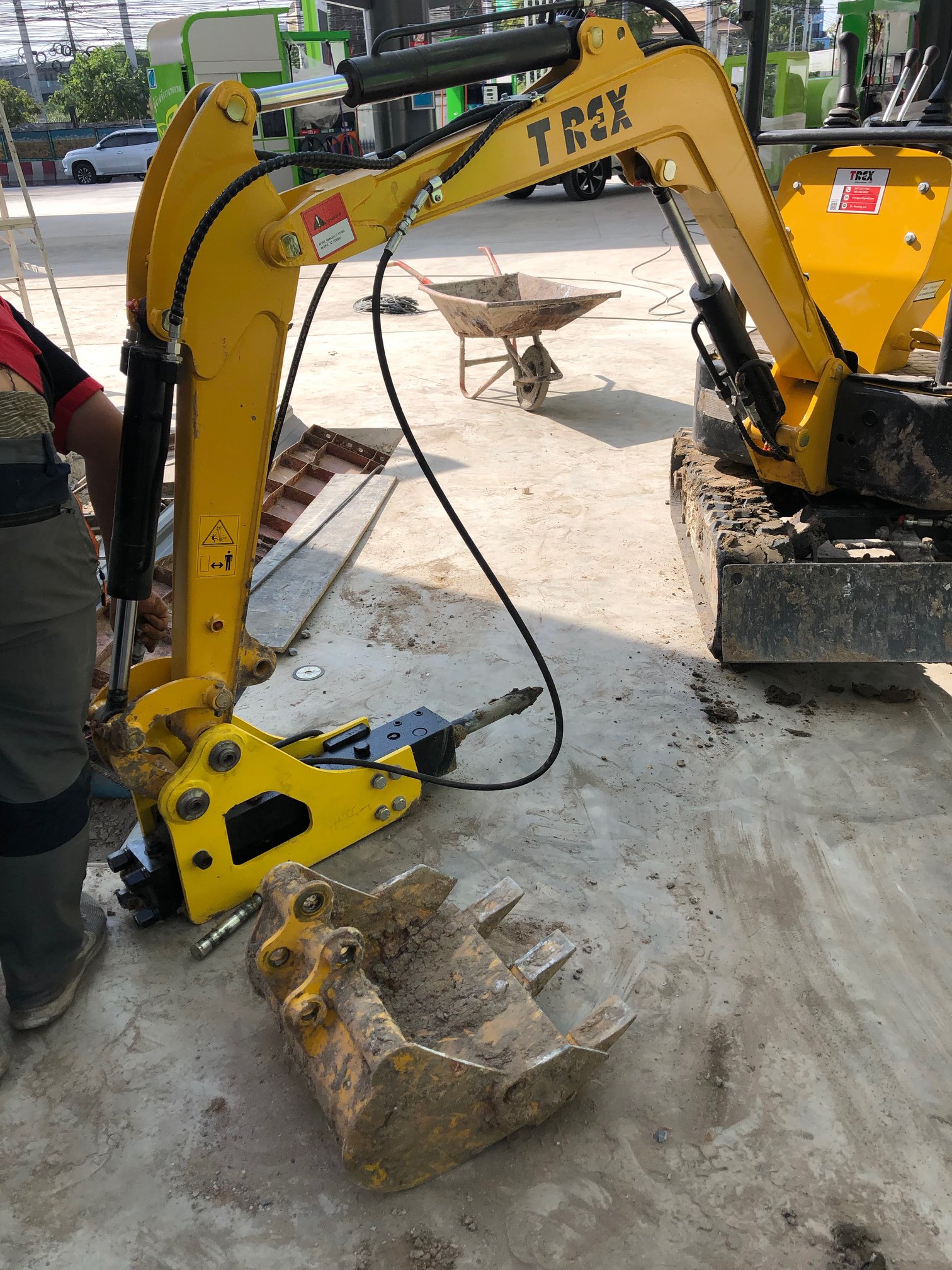 อุปกรณ์เสริมรถขุดเล็ก>>หัวแย็ก>>หัวเจาะ>>บุ้งกี่