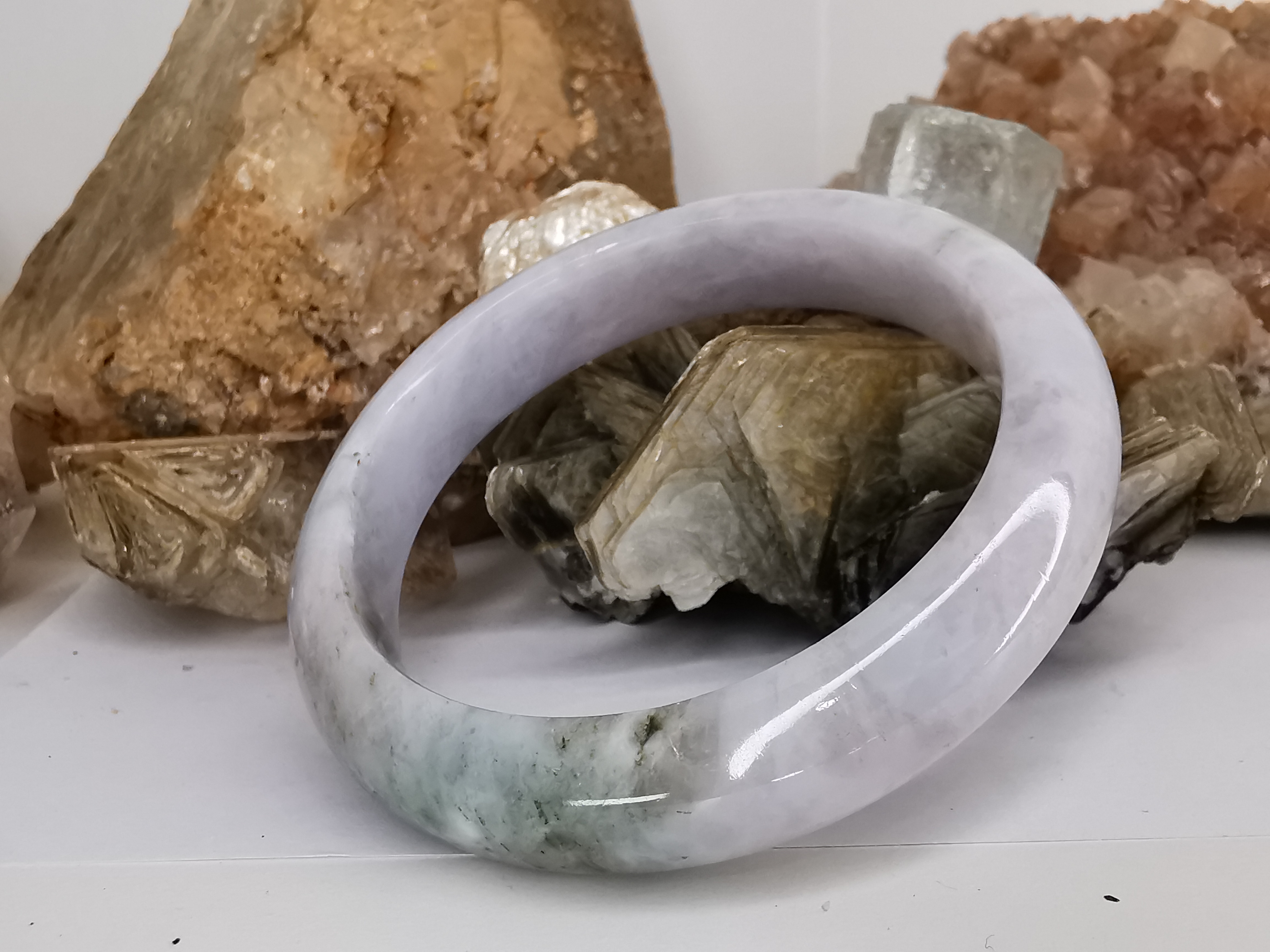 White Green Bangle กำไลหยกเจไดต์แท้ Diameter/ เส้นผ่านศูนย์กลางด้านใน 58 mm.