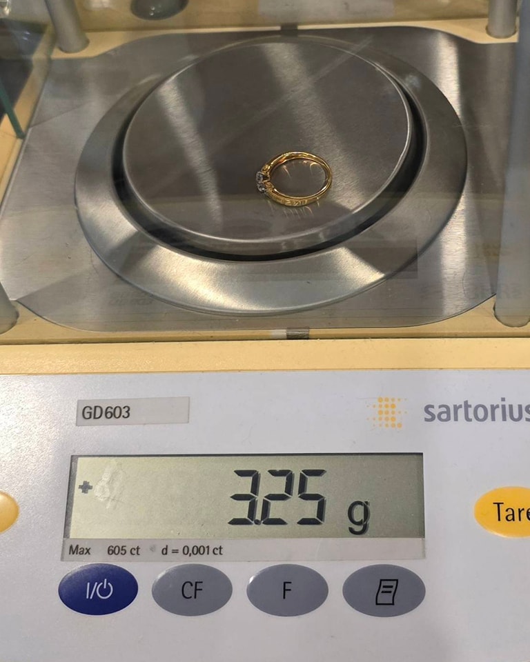 🚫ปิดการขาย(SoIdOut)🚫แหวนทองคำ 18K แบรนด์ Jubilee ประดับเพชรเกสร 15 ตัง 1 เม็ด 3 ตัง 2 เม็ด รวม 21 ตัง น้ำ 96(H) ความสะอาด vvs ไซส์ 54 น้ำหนัก 3.25 กรัม ราคา 11,500.-(Net)