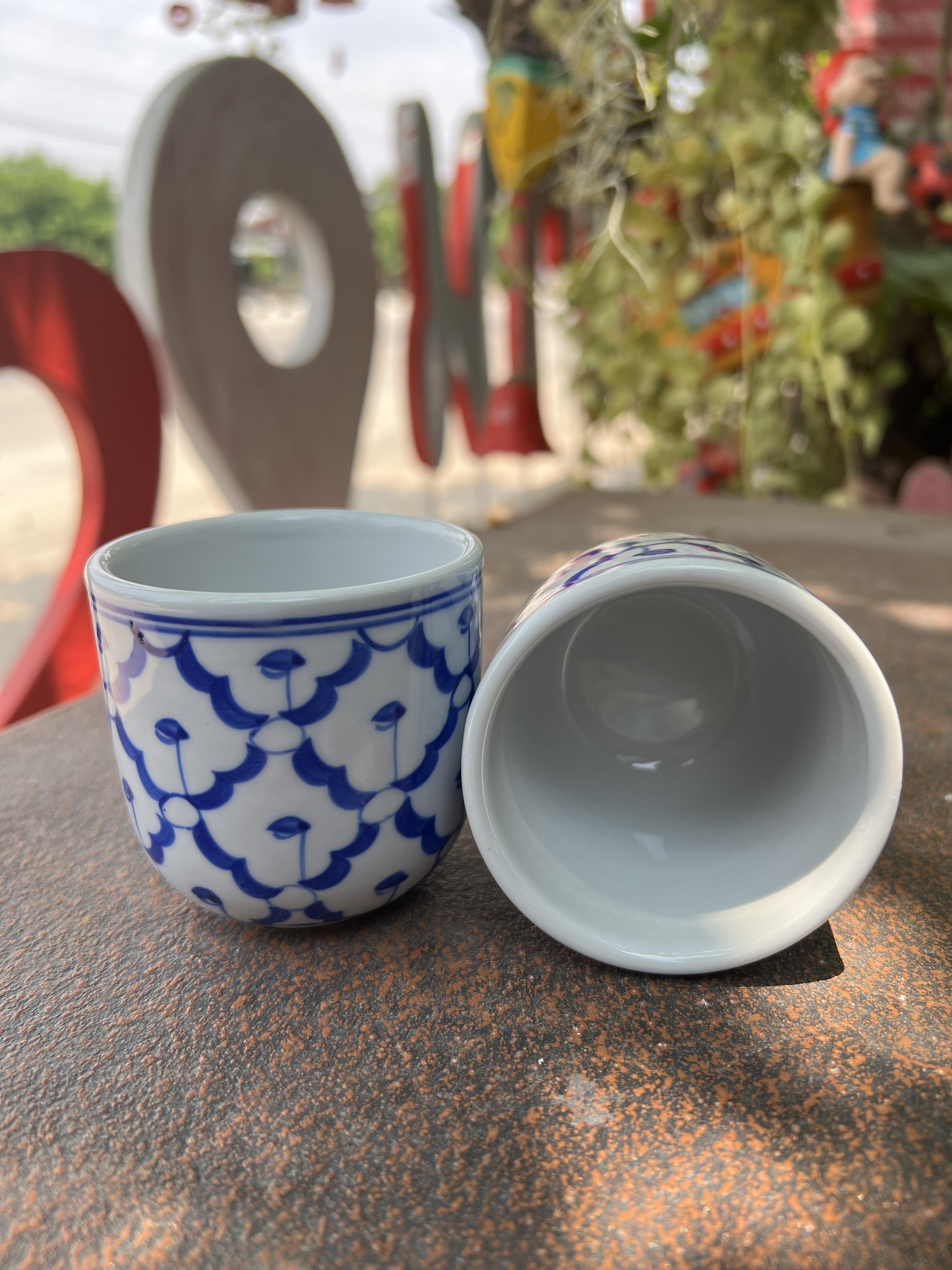 แก้วชาทรงตรงลายไทย