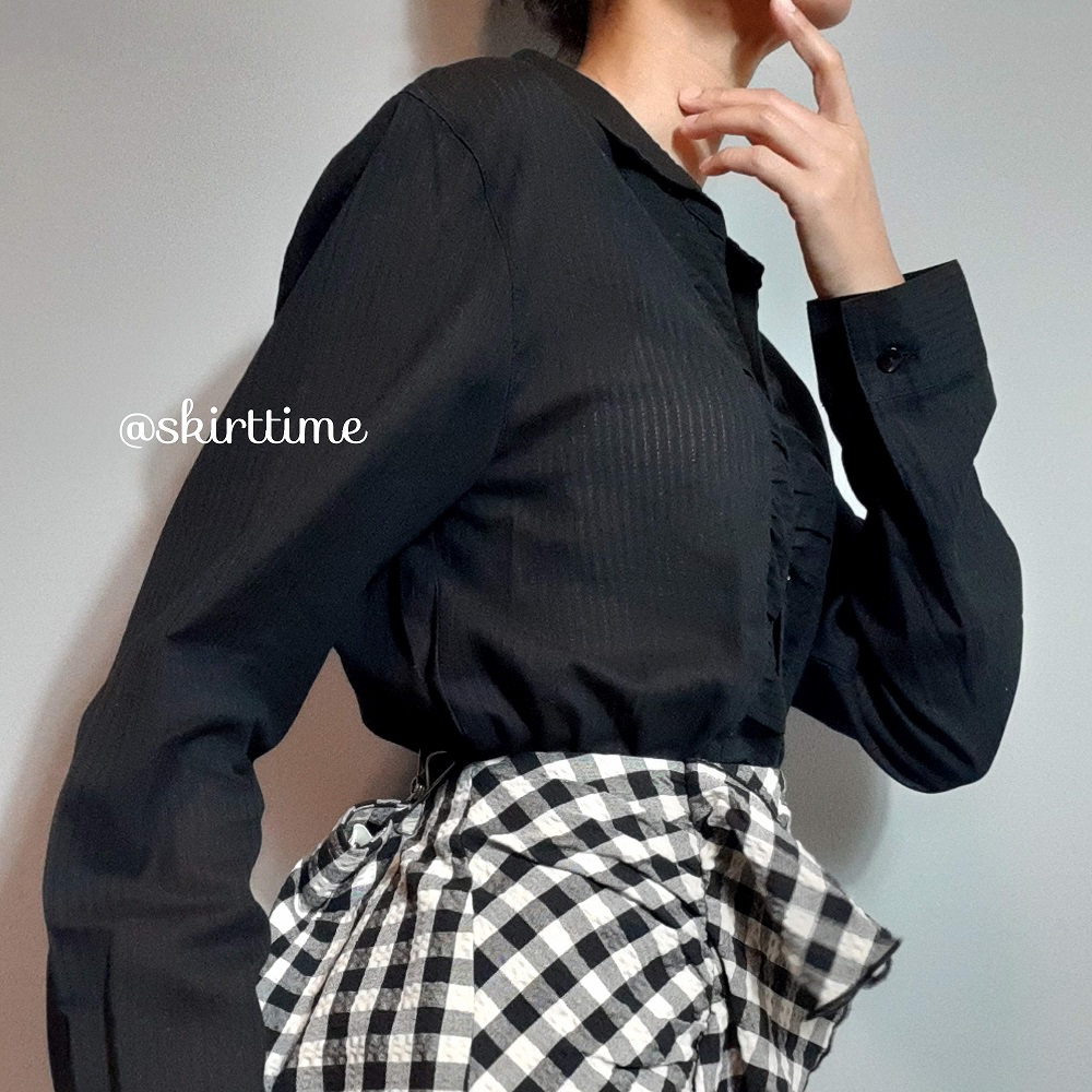 เชิ้ตแขนยาวสีดำล้วน อกย่น ใส่ทำงาน