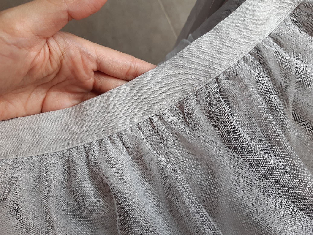 กระโปรงผ้ามุ้งตาข่ายสีเทา แบรนด์ GRL