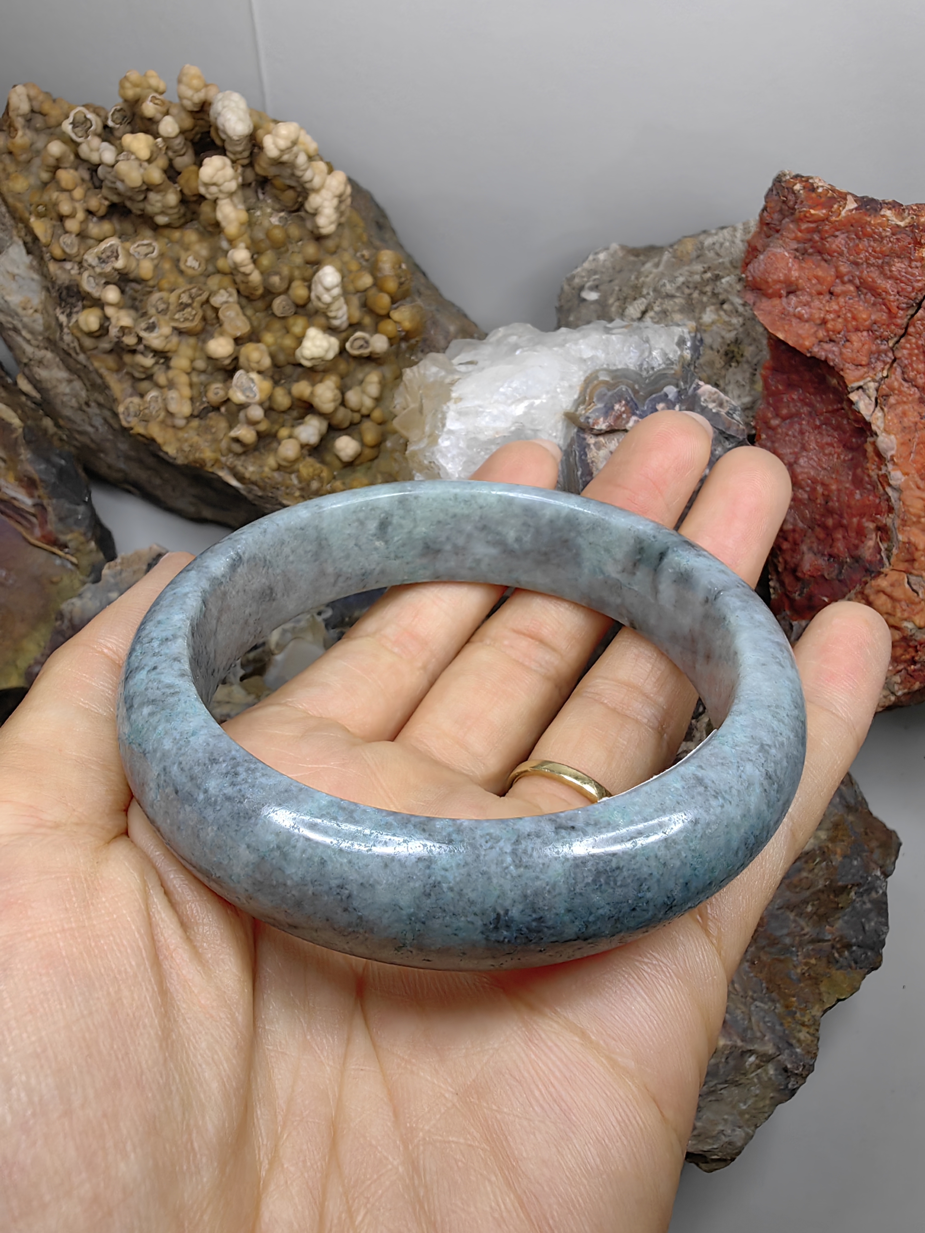 Burmese Jadeite Bangle Size 62 กำไลหยกเจไดต์พม่า Diameter/ เส้นผ่านศูนย์กลางด้านใน 62 mm.