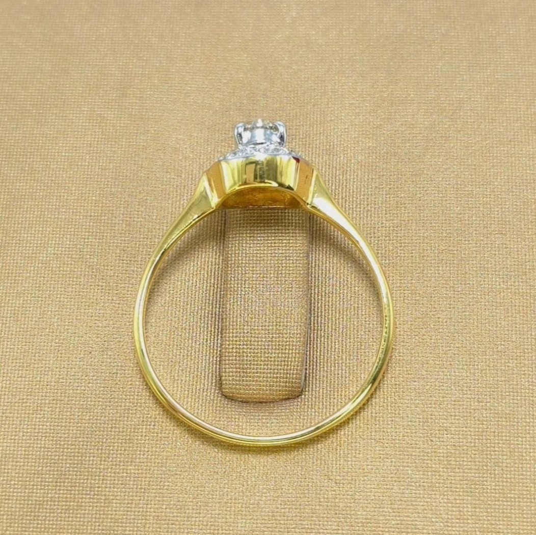 แหวนทองคำ 18K เพชรเกสร 22 ตัง 1 เม็ด 2 ตัง 10 เม็ด รวม 42 ตัง น้ำ 94-95 ความสะอาด vvs-vs ไซส์ 57 น้ำหนัก 2.19 กรัม ราคา 9,500.-(Net)