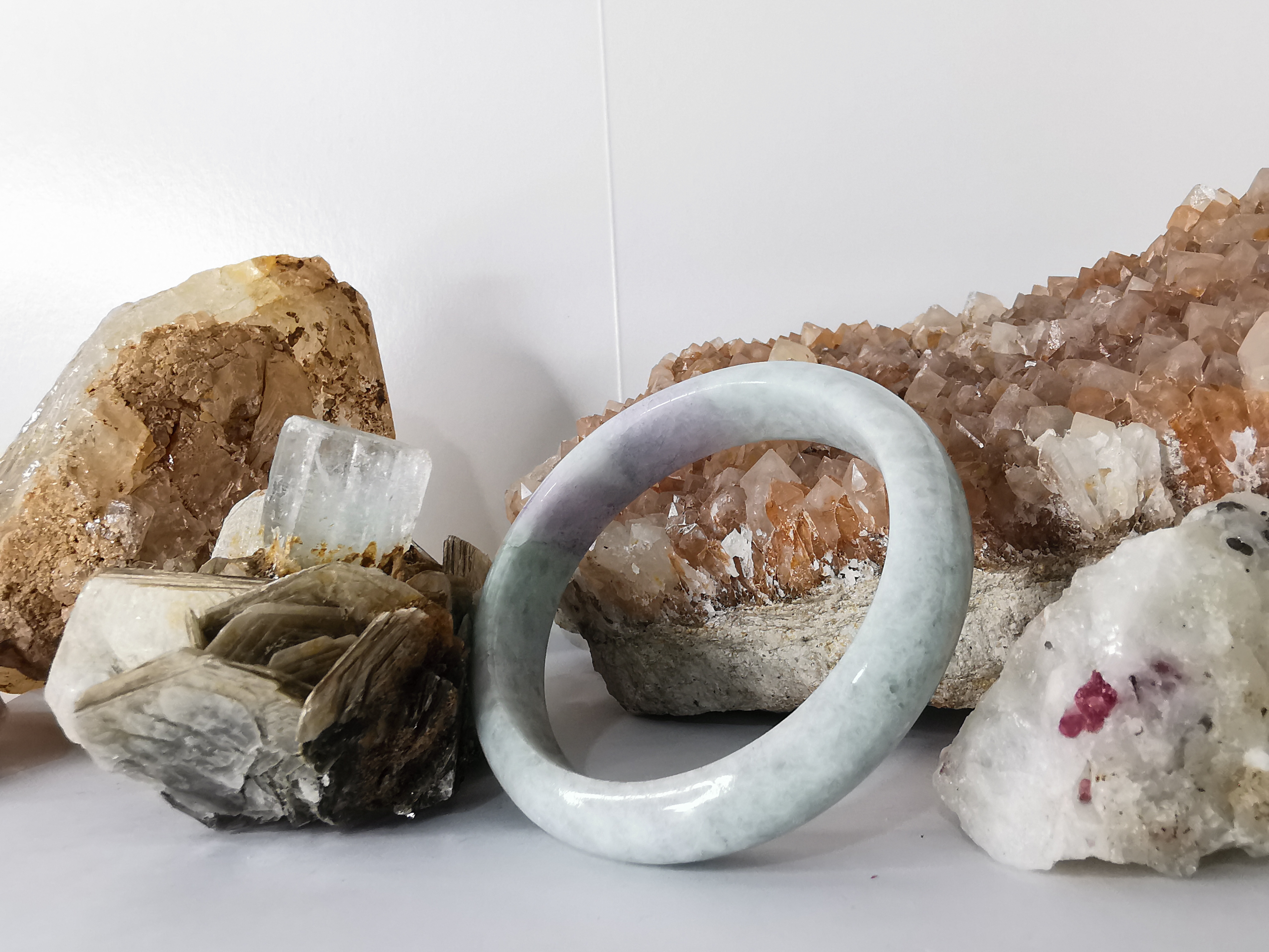 Violet Green Jade Bangle กำไลหยกเจไดต์แท้ Diameter/ เส้นผ่านศูนย์กลางด้านใน 58 mm.