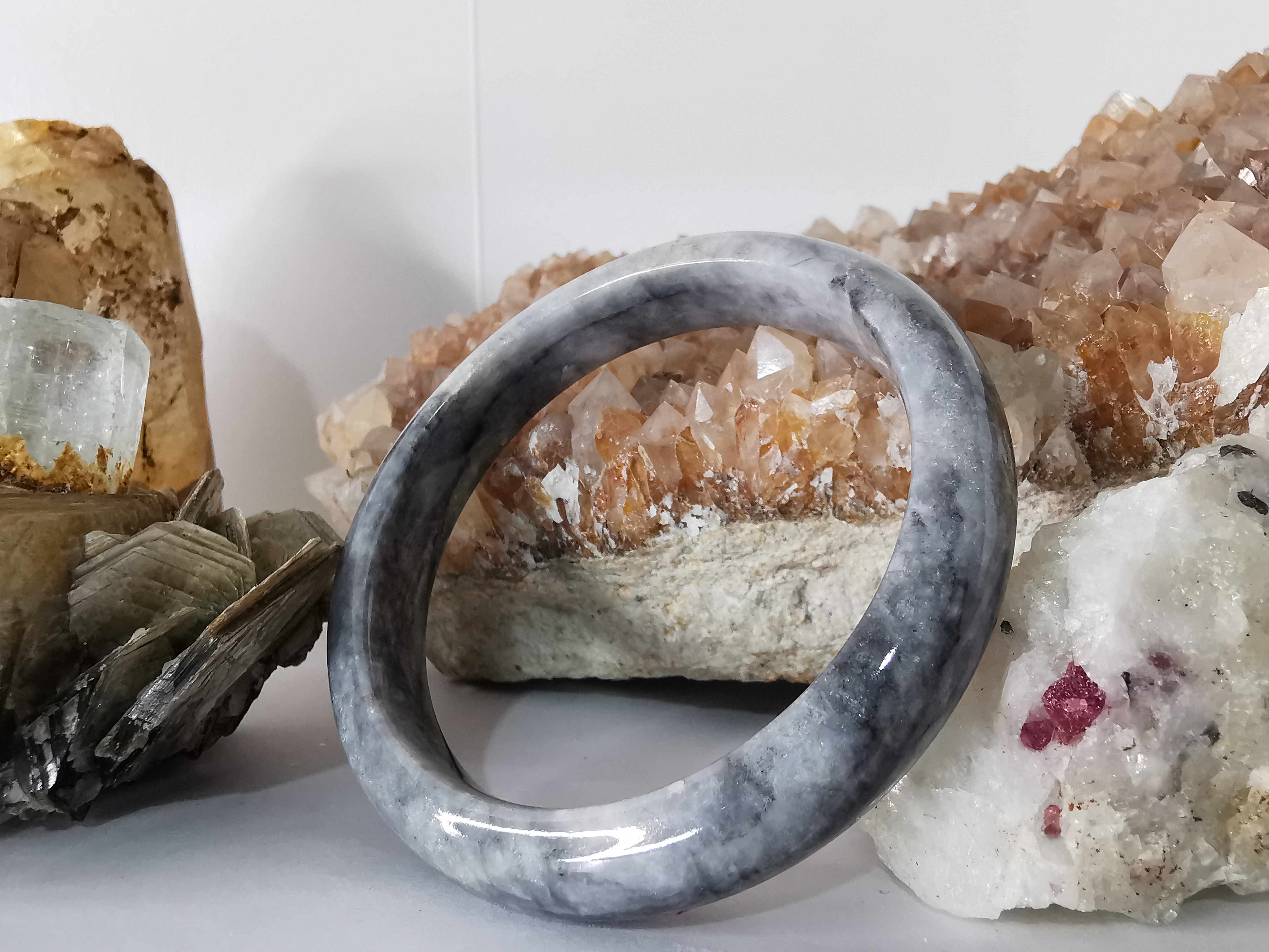 Grey Black Yellow Jade Bangle กำไลหยกเจไดต์แท้ Diameter/ เส้นผ่านศูนย์กลางด้านใน 59 mm.