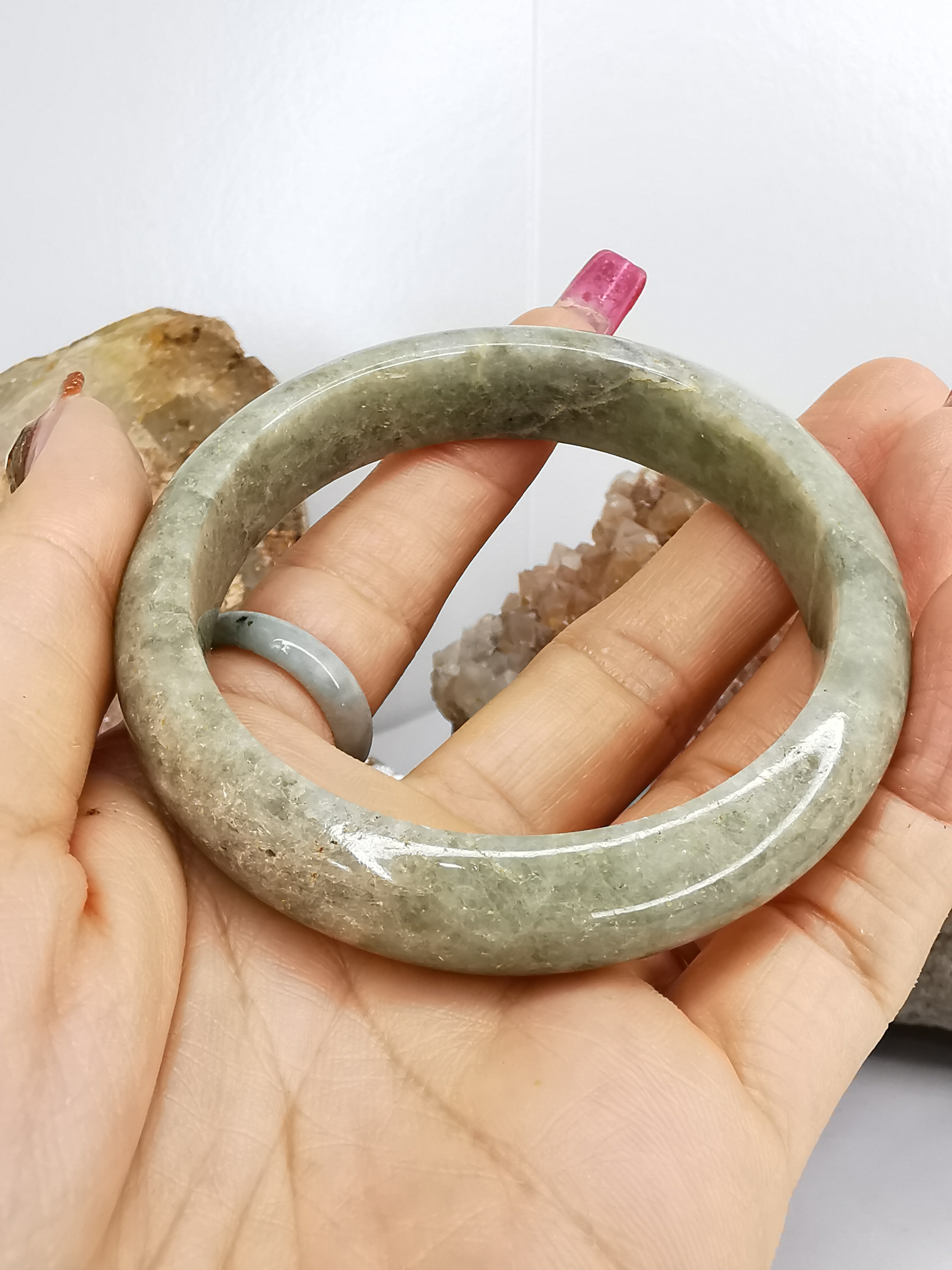 Green Yellow Jade Bangle กำไลหยกเจไดต์แท้ Diameter/ เส้นผ่านศูนย์กลางด้านใน 57 mm.