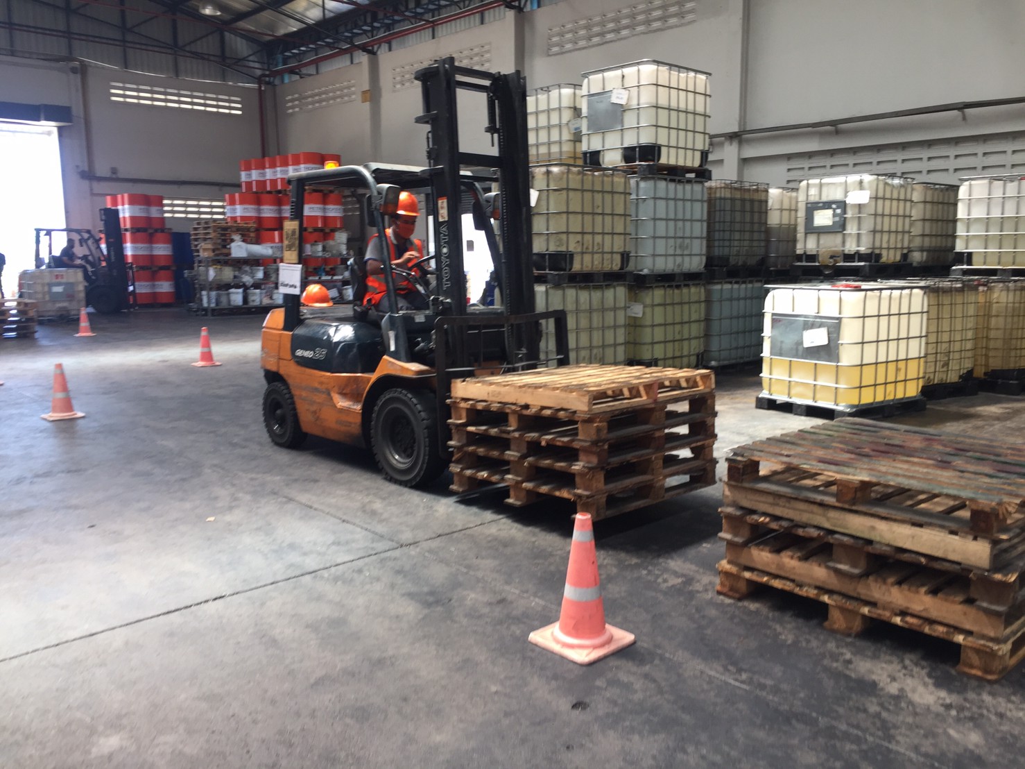 อบรมหลักสูตร Forklift โฟล์คลิฟท์ ตามกฎหมายใหม่ หลักสูตรการอบรมลูกจ้างซึ่งจะทำหน้าที่ผู้ขับรถยก