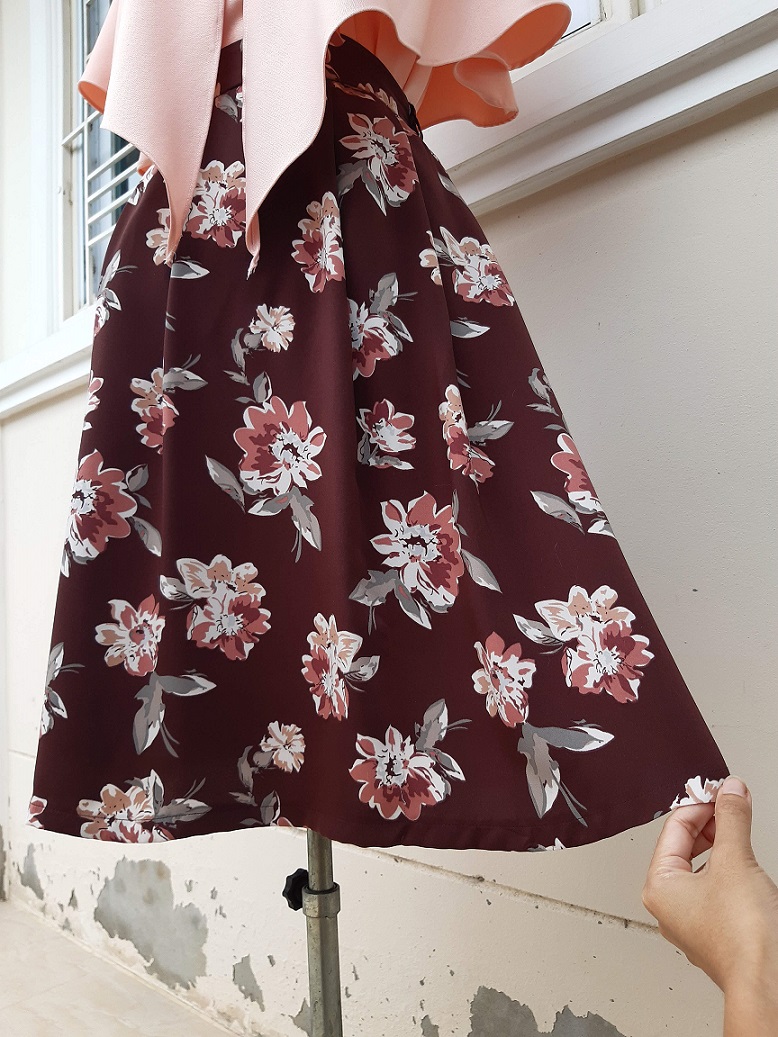 กระโปรงญี่ปุ่นลายดอกไม้สีน้ำตาลอมม่วง