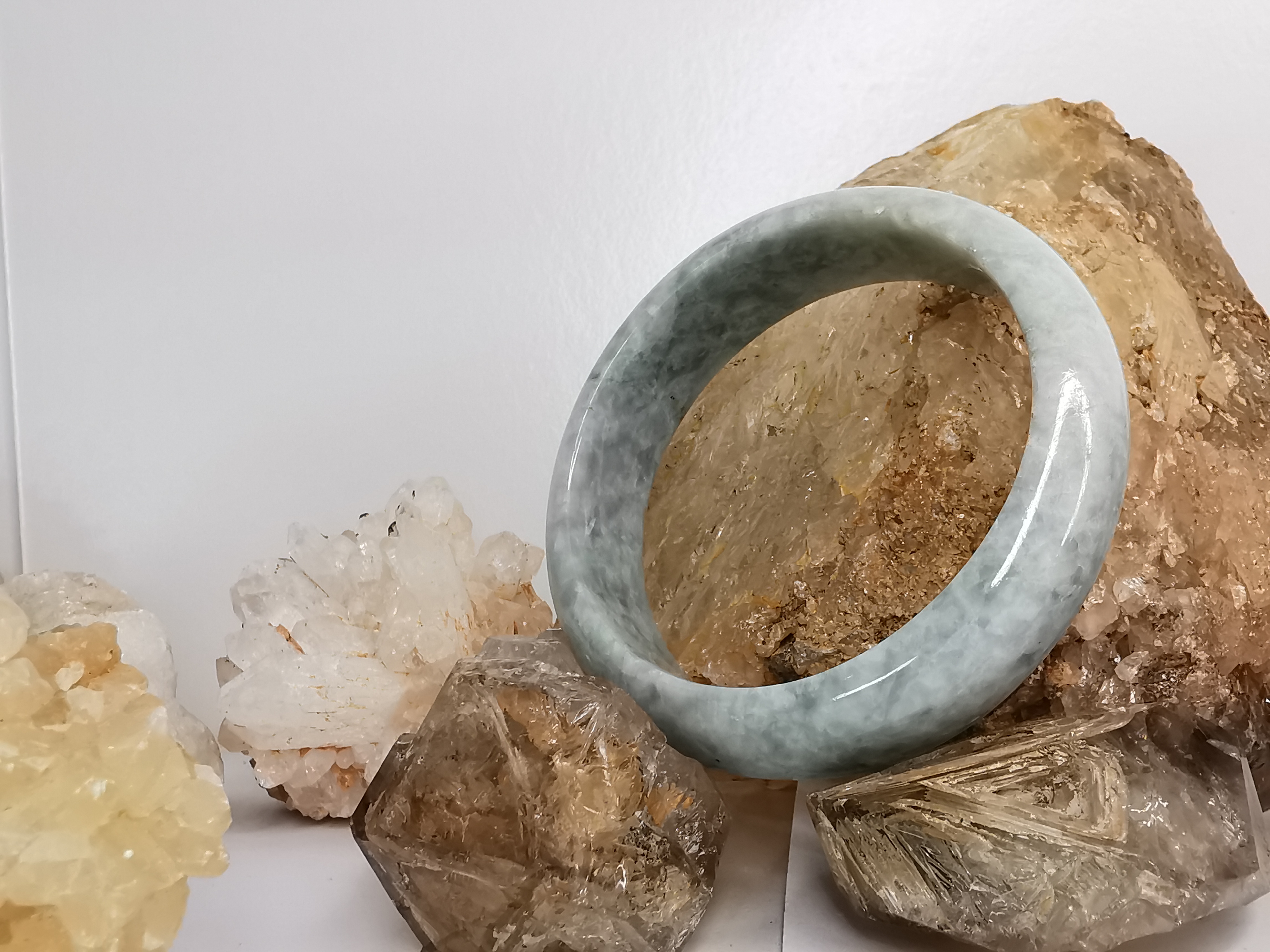 Green White Jade Bangle กำไลหยกเจไดต์แท้ Diameter/ เส้นผ่านศูนย์กลางด้านใน 59 mm.