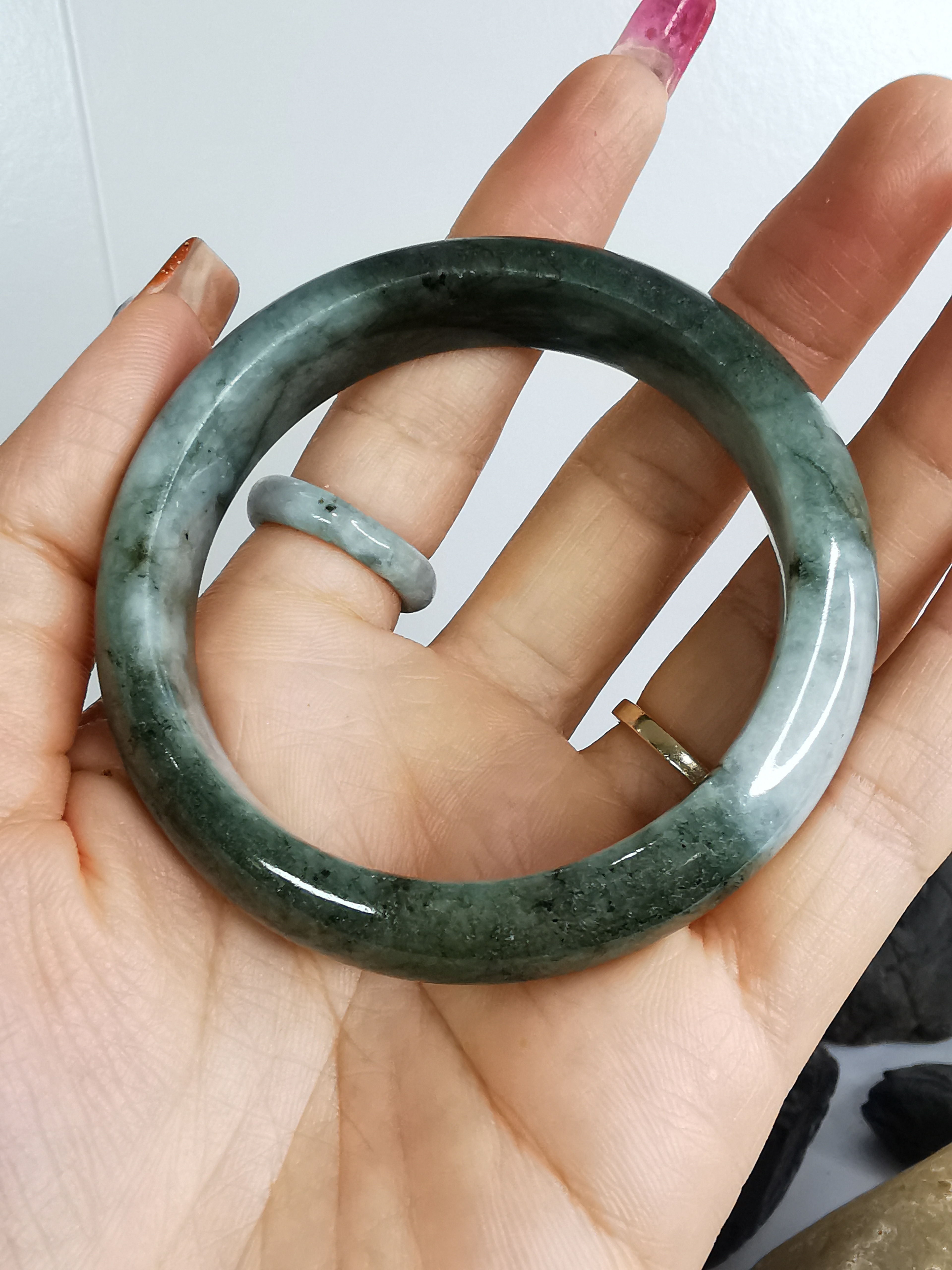 Green Bangle กำไลหยกเจไดต์แท้ Diameter/ เส้นผ่านศูนย์กลางด้านใน 55 mm.*