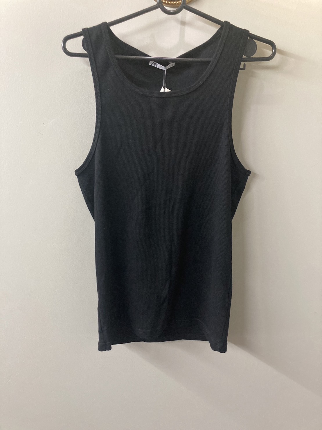 G 220570 เสื้อกล้ามสีดำ Zara ราคาเช่า 50 บาท ต่อ 1 วัน