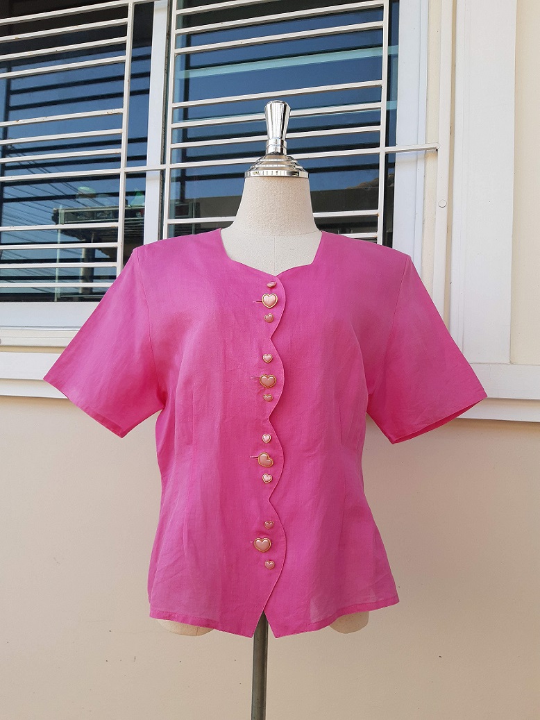 เสื้อวินเทจผ้าลินินมีชมพูหวานๆ กระดุมหัวใจ