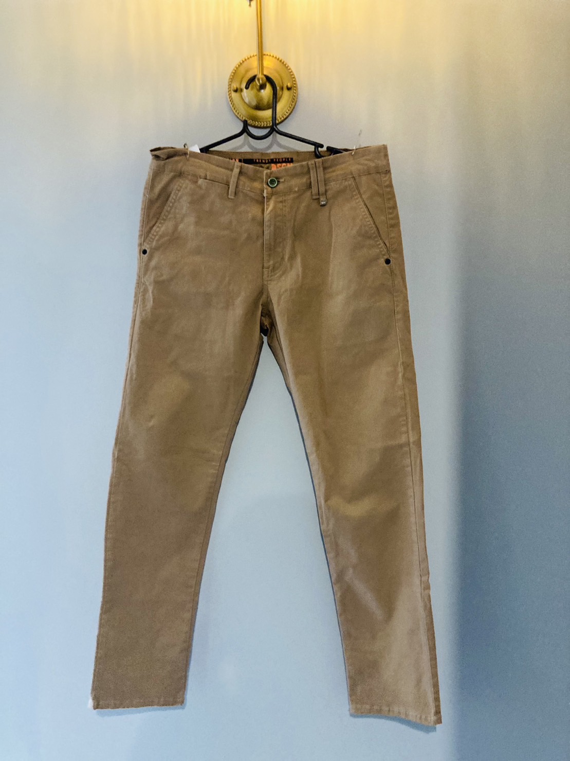 G 220063 กางเกงสแลคขายาวสีกากี AC-TION TRENDY PEOPLE ราคาเช่า 30 บาท ต่อ 1 วัน