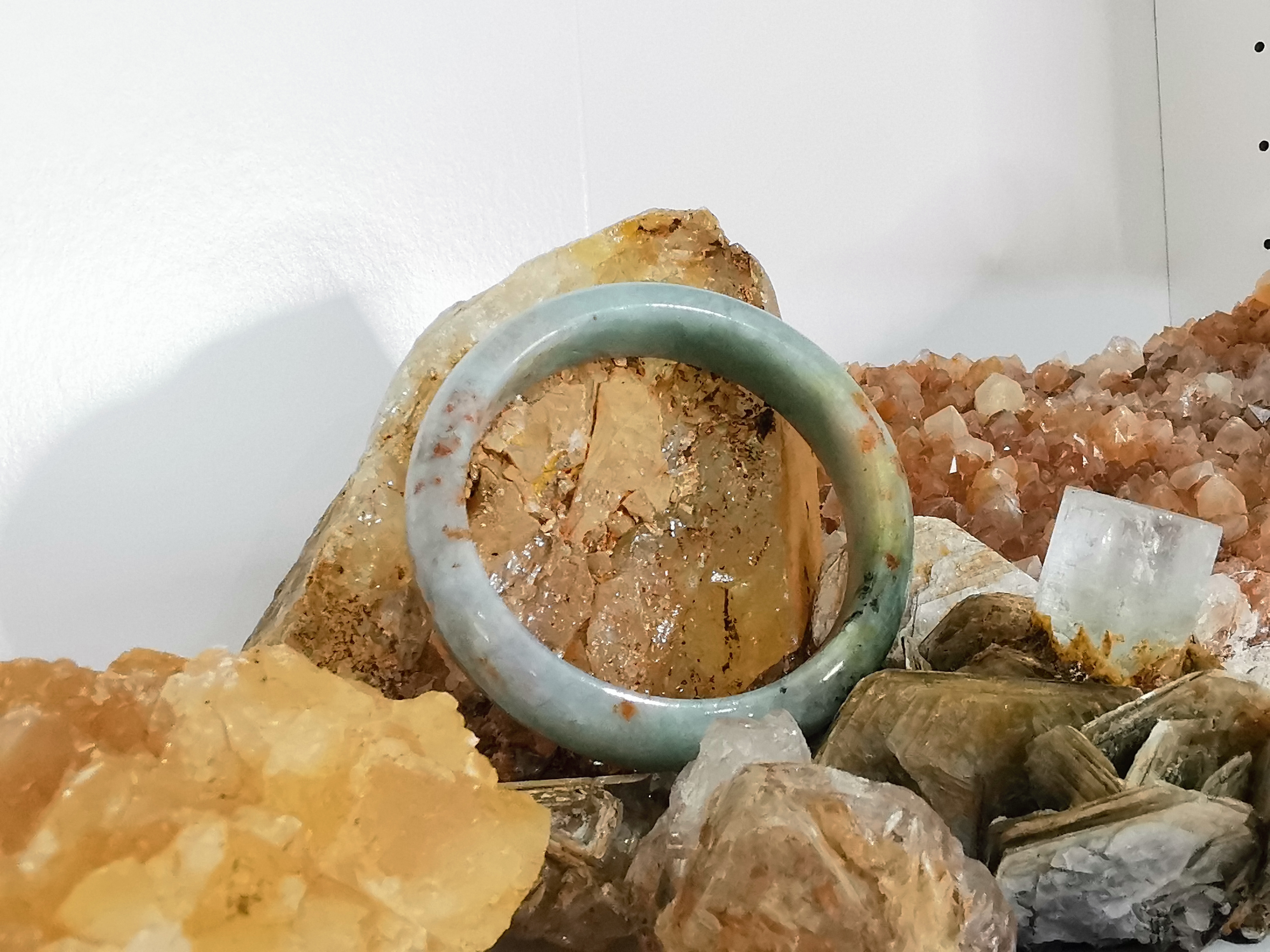 Green Orange Yellow Red Bangle กำไลหยกเจไดต์แท้ Diameter/ เส้นผ่านศูนย์กลางด้านใน 59 mm.