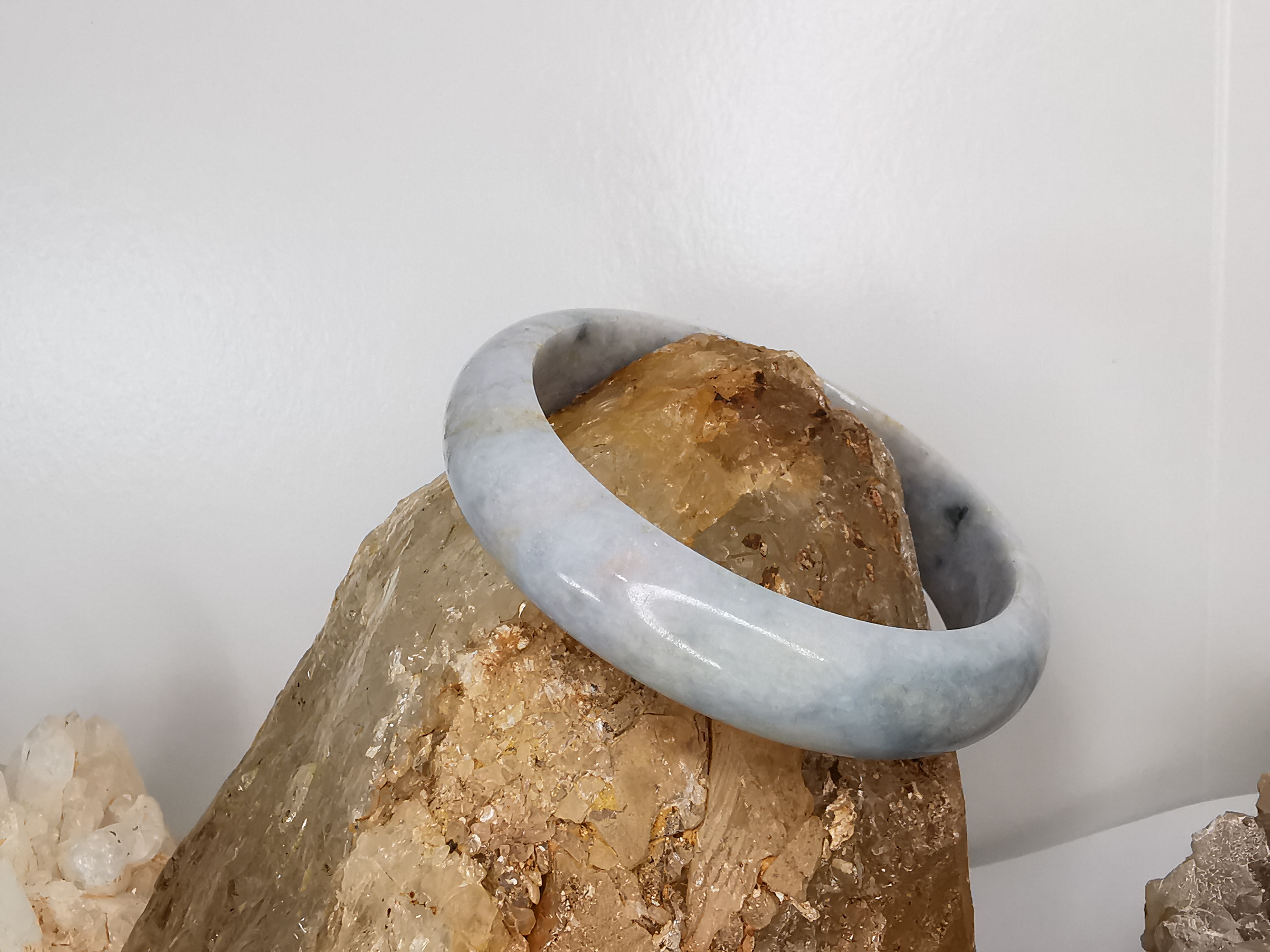 Blue Green Yellow Jade Bangle กำไลหยกเจไดต์แท้ Diameter/ เส้นผ่านศูนย์กลางด้านใน 59 mm.