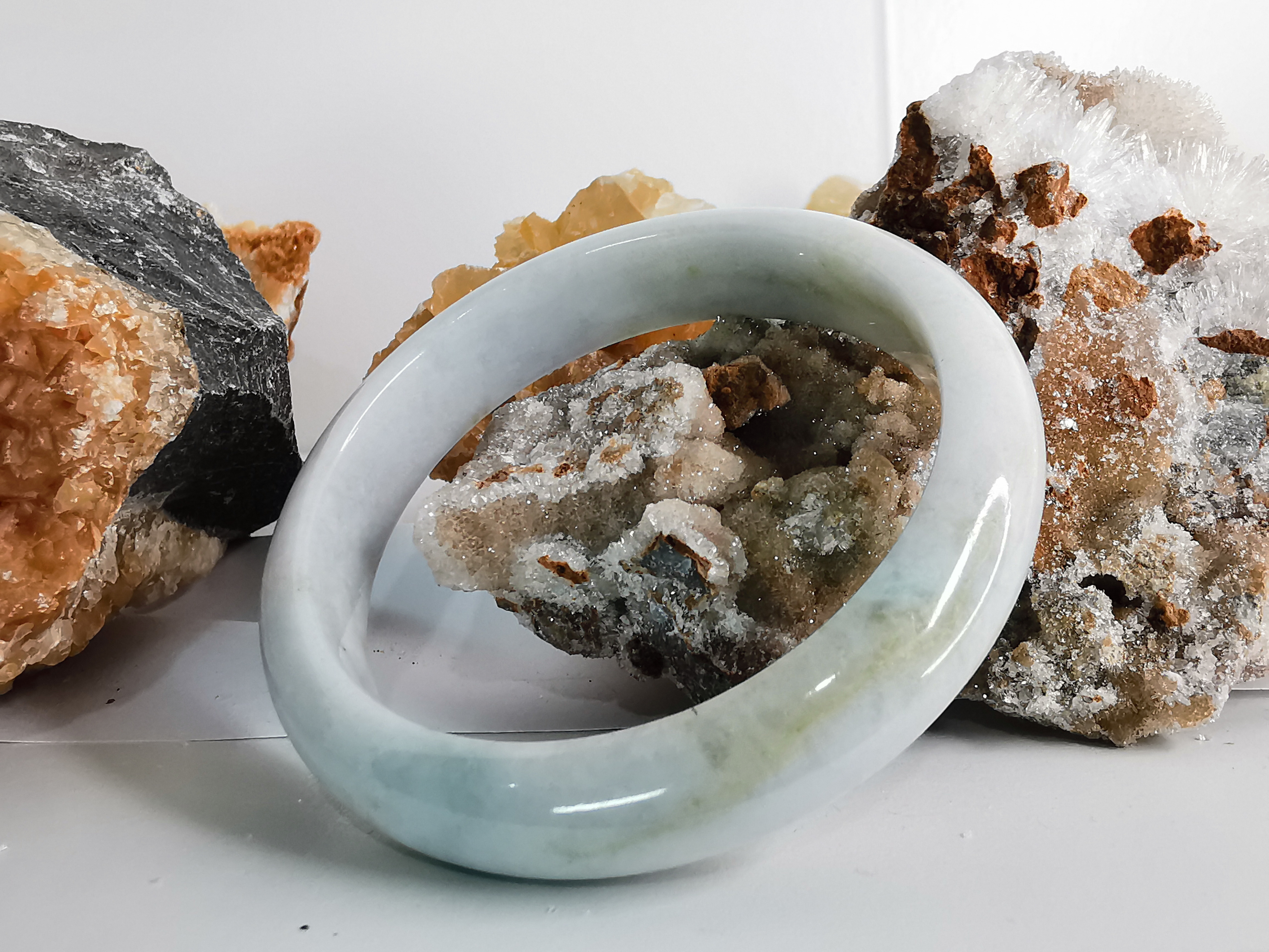 White Green Bangle กำไลหยกเจไดต์แท้ Diameter/ เส้นผ่านศูนย์กลางด้านใน 56 mm.