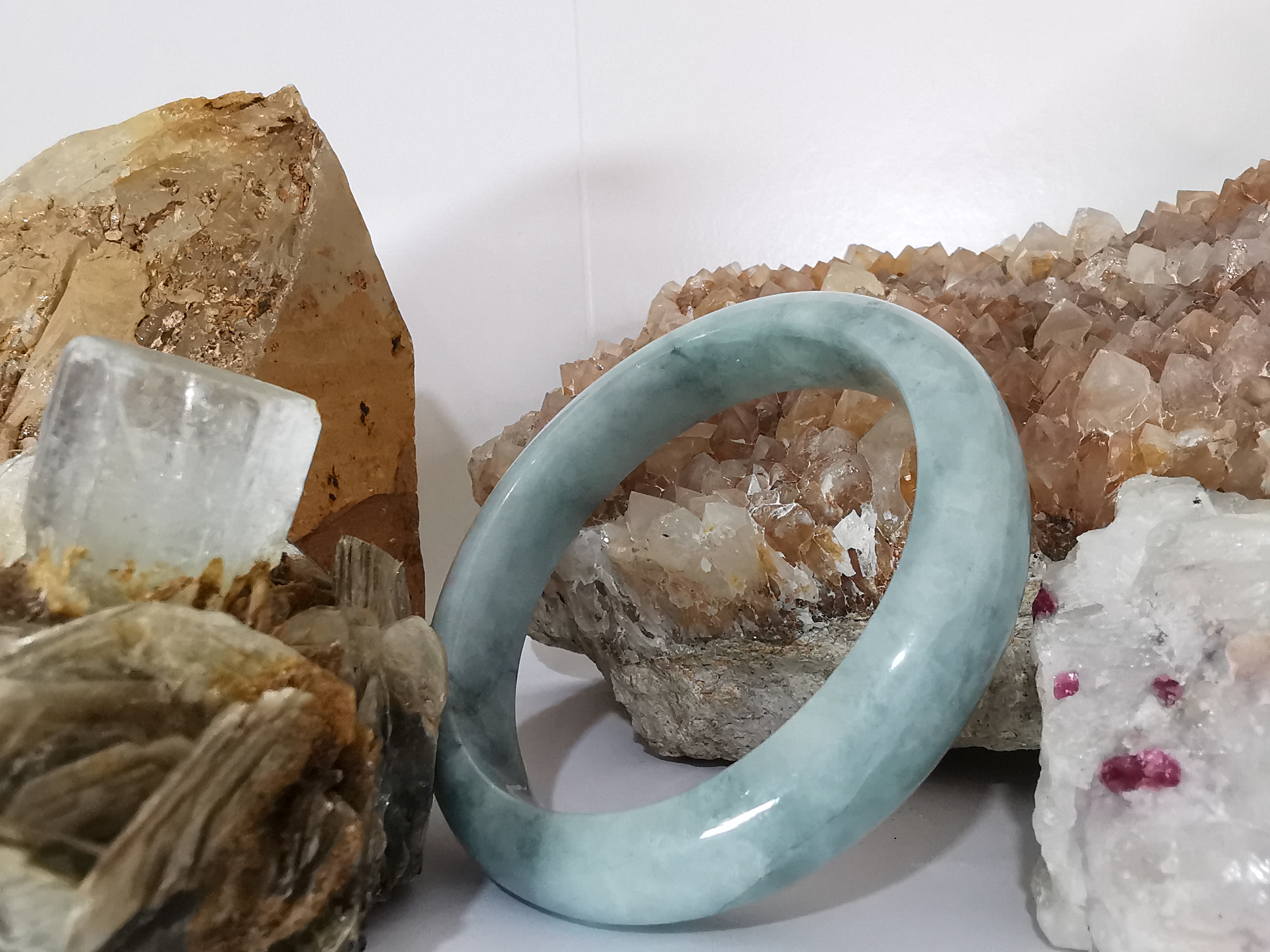 Green Bangle กำไลหยกเจไดต์แท้ Diameter/ เส้นผ่านศูนย์กลางด้านใน 59 mm.*