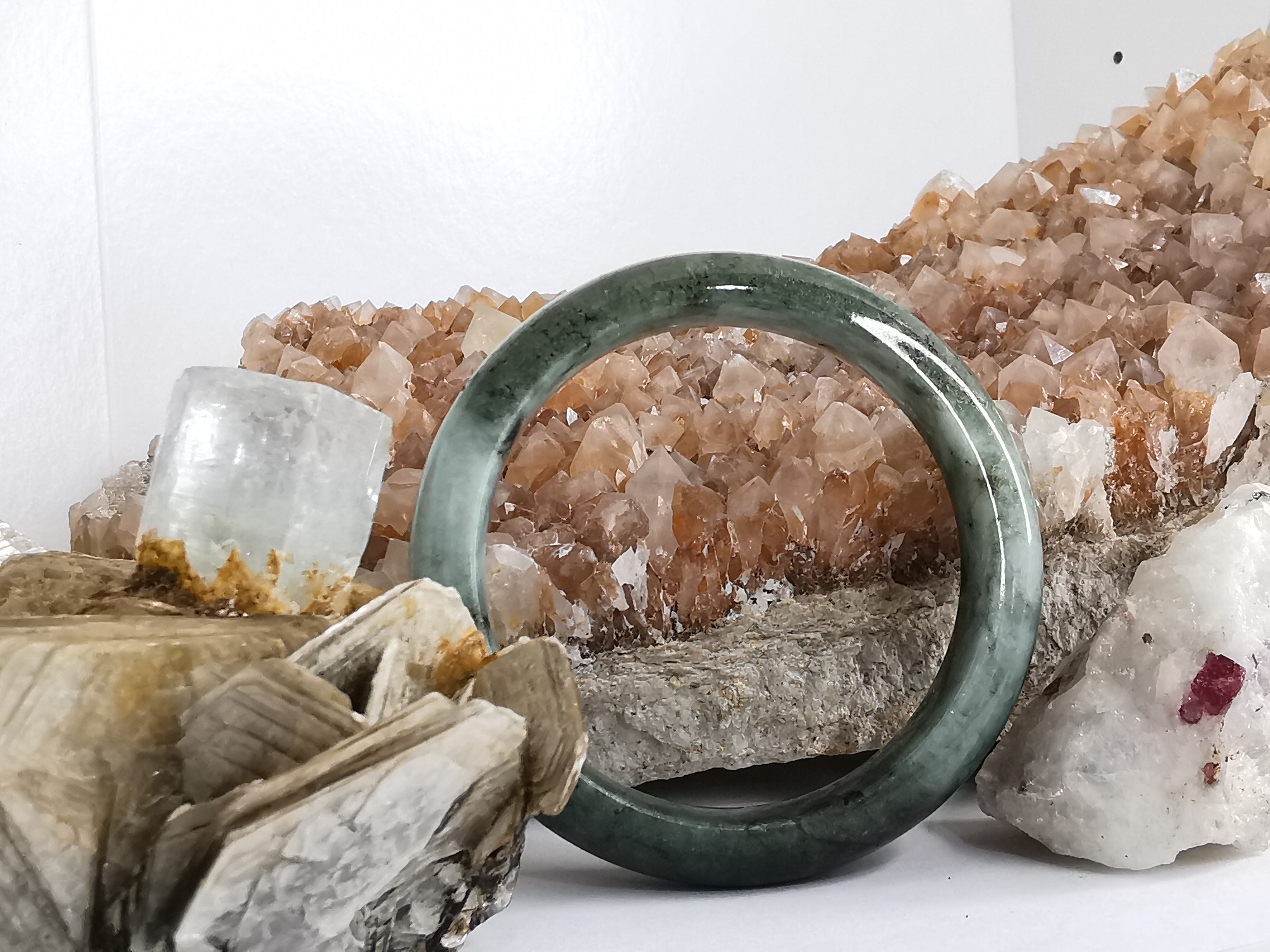 Green Bangle กำไลหยกเจไดต์แท้ Diameter/ เส้นผ่านศูนย์กลางด้านใน 55 mm.*