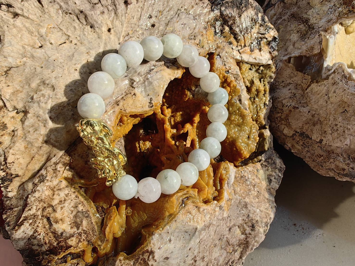 White- Light Green Burmese Jadeite Bracelets Dragon Gold plated Round 10 mm. สร้อยข้อมือหยกพม่าปี่เซียะชุบทอง ขาว ขาวอมเขียว กลม 10 มม. Free Size