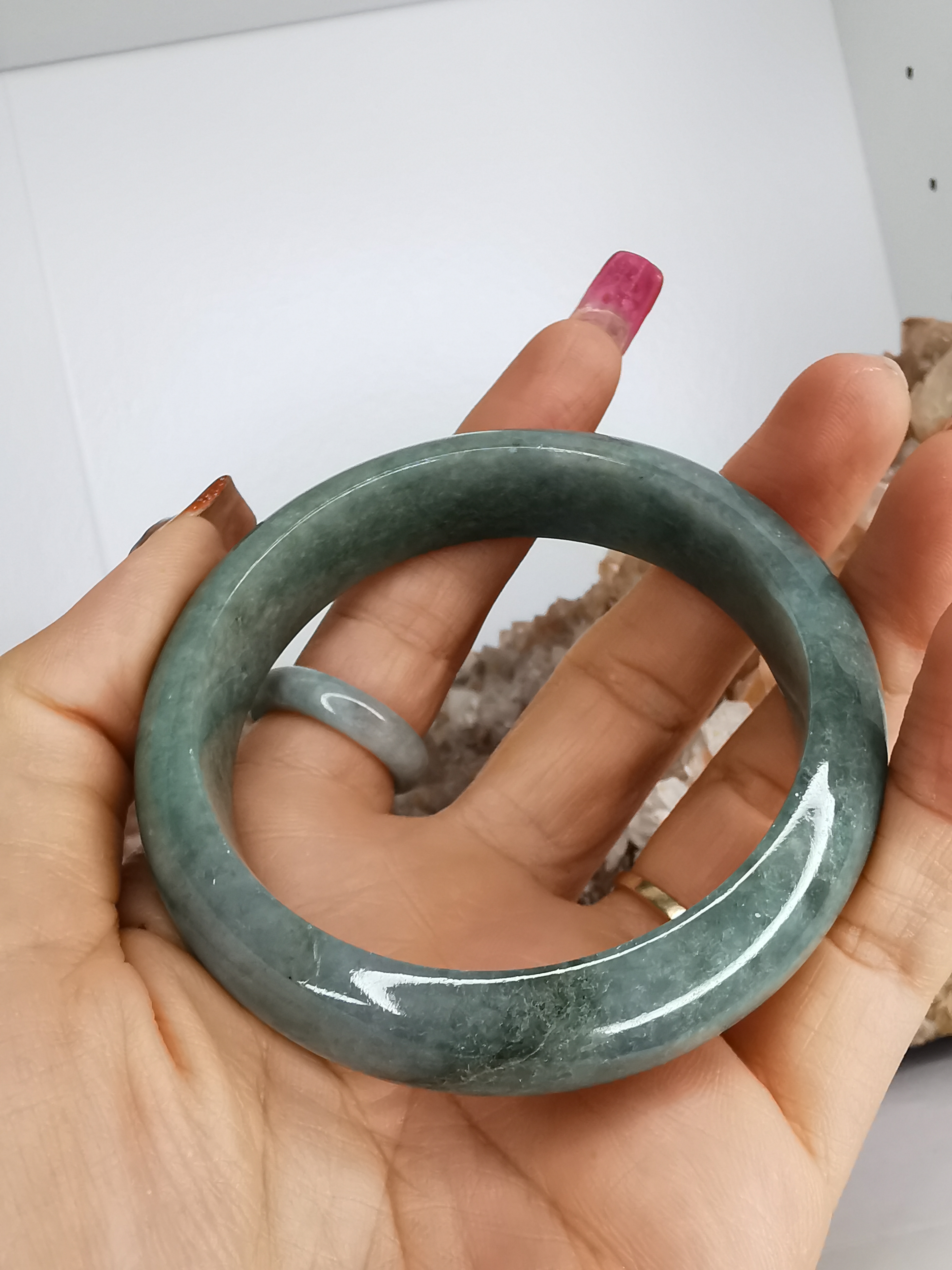 Green Bangle กำไลหยกเจไดต์แท้ Diameter/ เส้นผ่านศูนย์กลางด้านใน 57 mm.