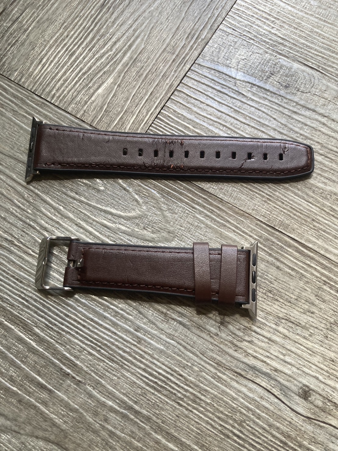 G 230140 สายนาฬิกาหนังสีน้ำตาล ราคาเช่า 45 บาท ต่อ 1 วัน