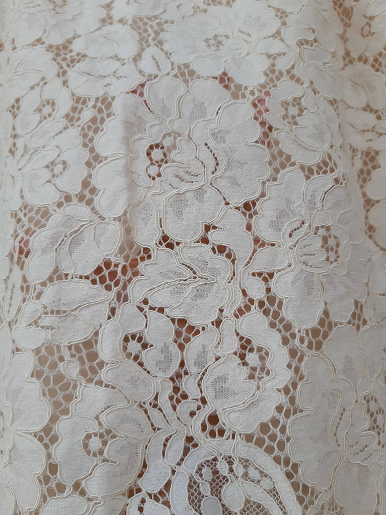 กระโปรงทรงเอสีครีม ผ้าลูกไม้นุ่ม แบรนด์ญี่ปุ่น