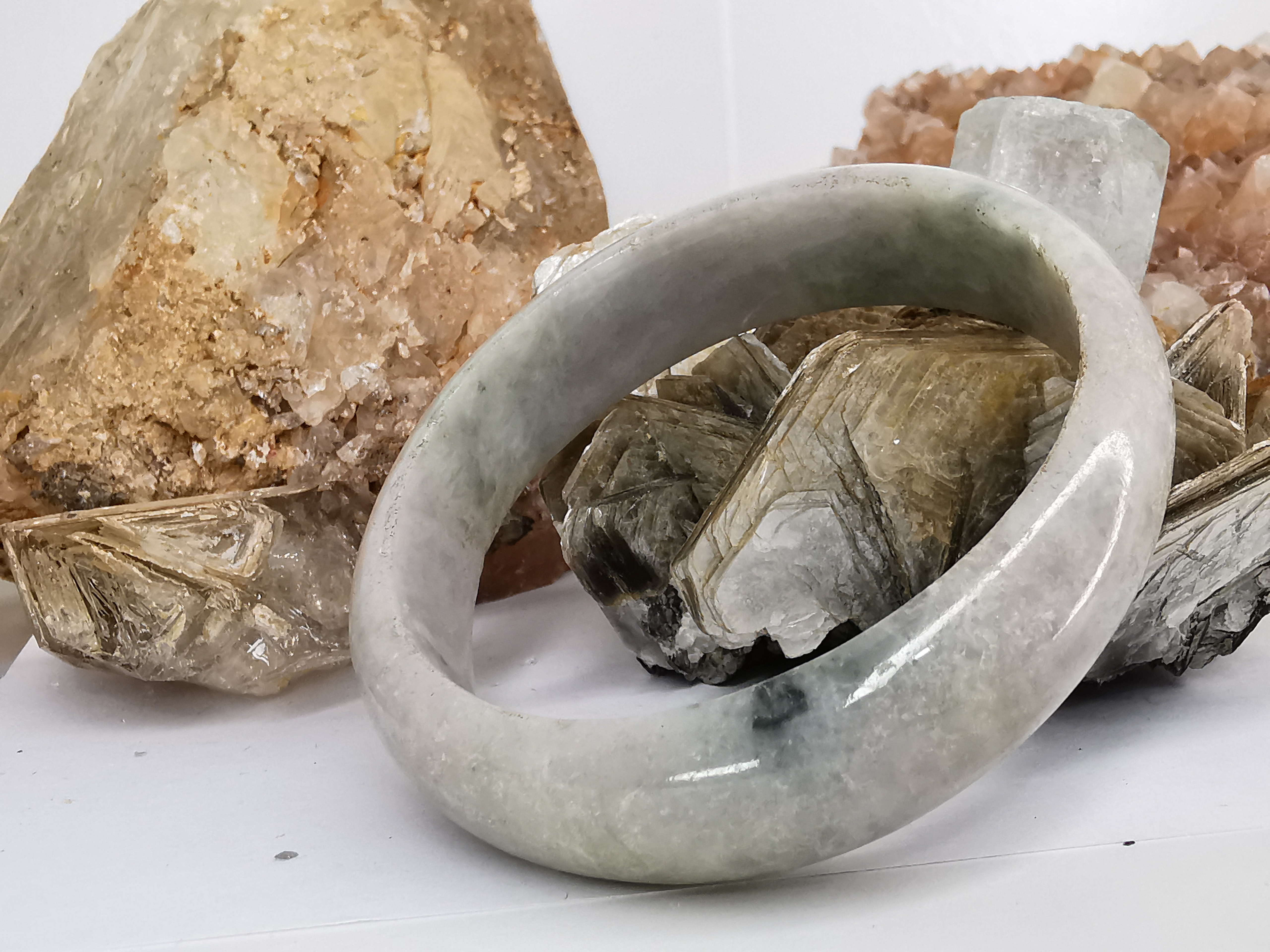 White Green Yellow Jade Bangle กำไลหยกเจไดต์แท้ Diameter/ เส้นผ่านศูนย์กลางด้านใน 57 mm.