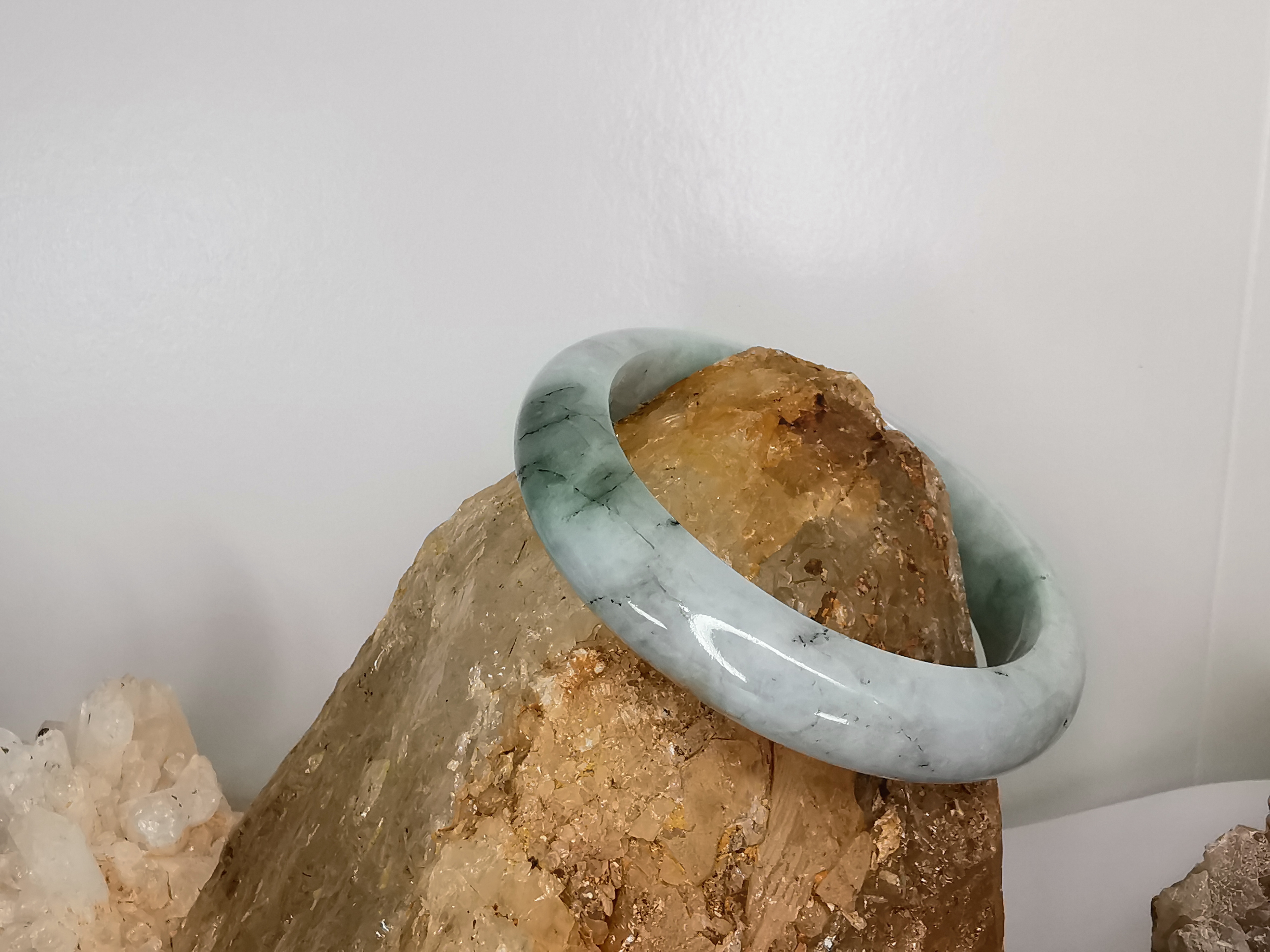 Green White Bangle กำไลหยกเจไดต์แท้ Diameter/ เส้นผ่านศูนย์กลางด้านใน 58 mm.